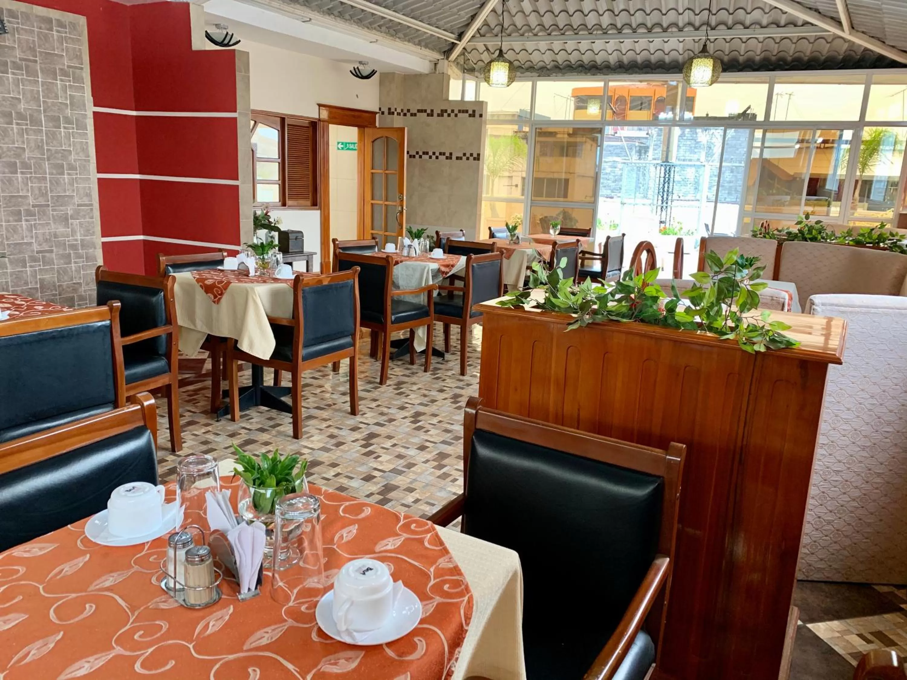 Restaurant/places to eat in House Center