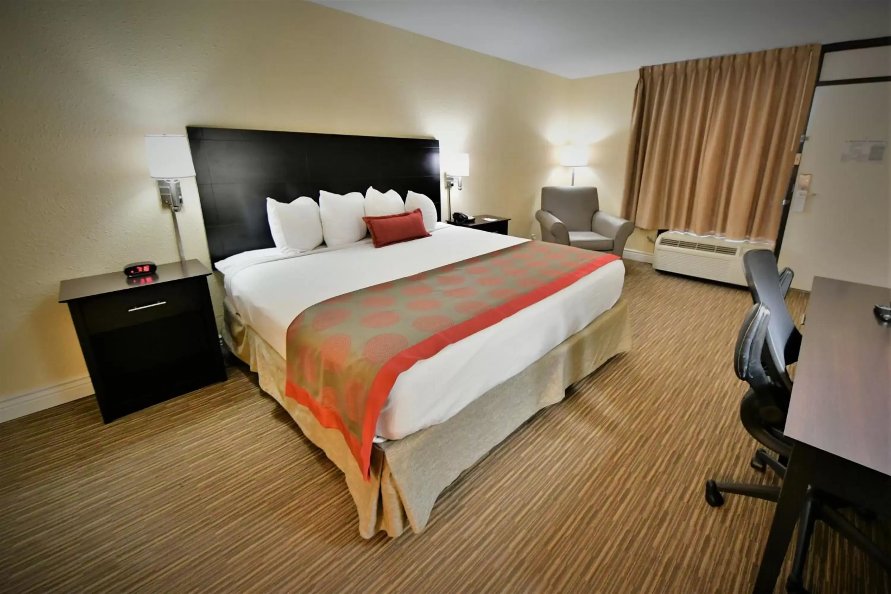 Bed in Ramada by Wyndham Jacksonville Hotel & Conference Center