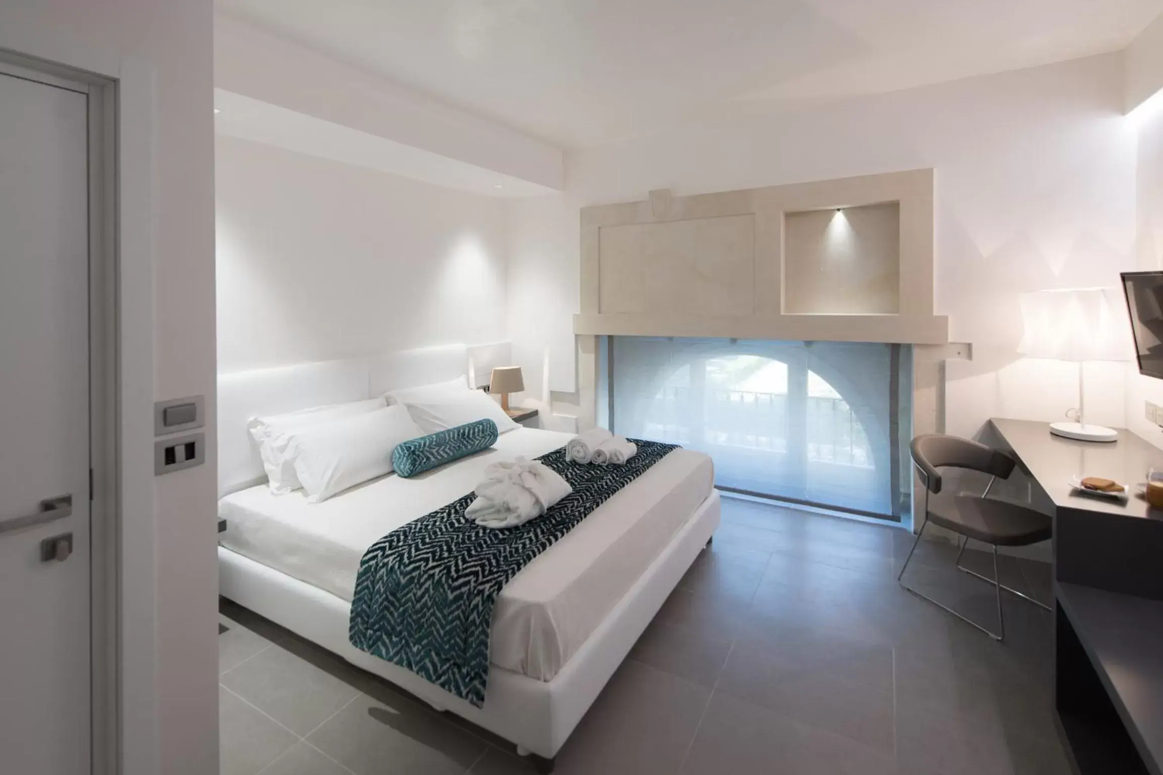 Bed in Caportigia Boutique Hotel