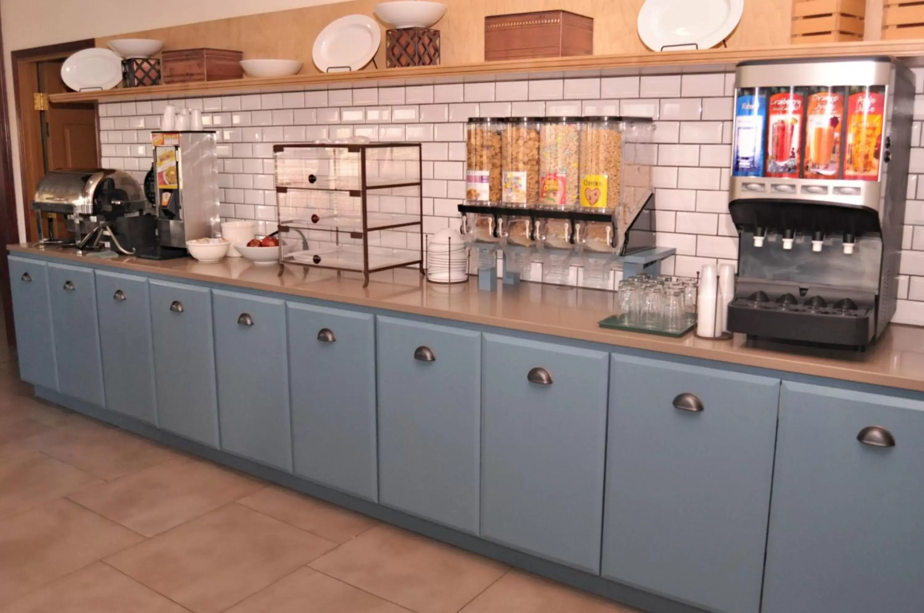 Decorative detail, Kitchen/Kitchenette in Country Inn & Suites by Radisson, Kearney, NE