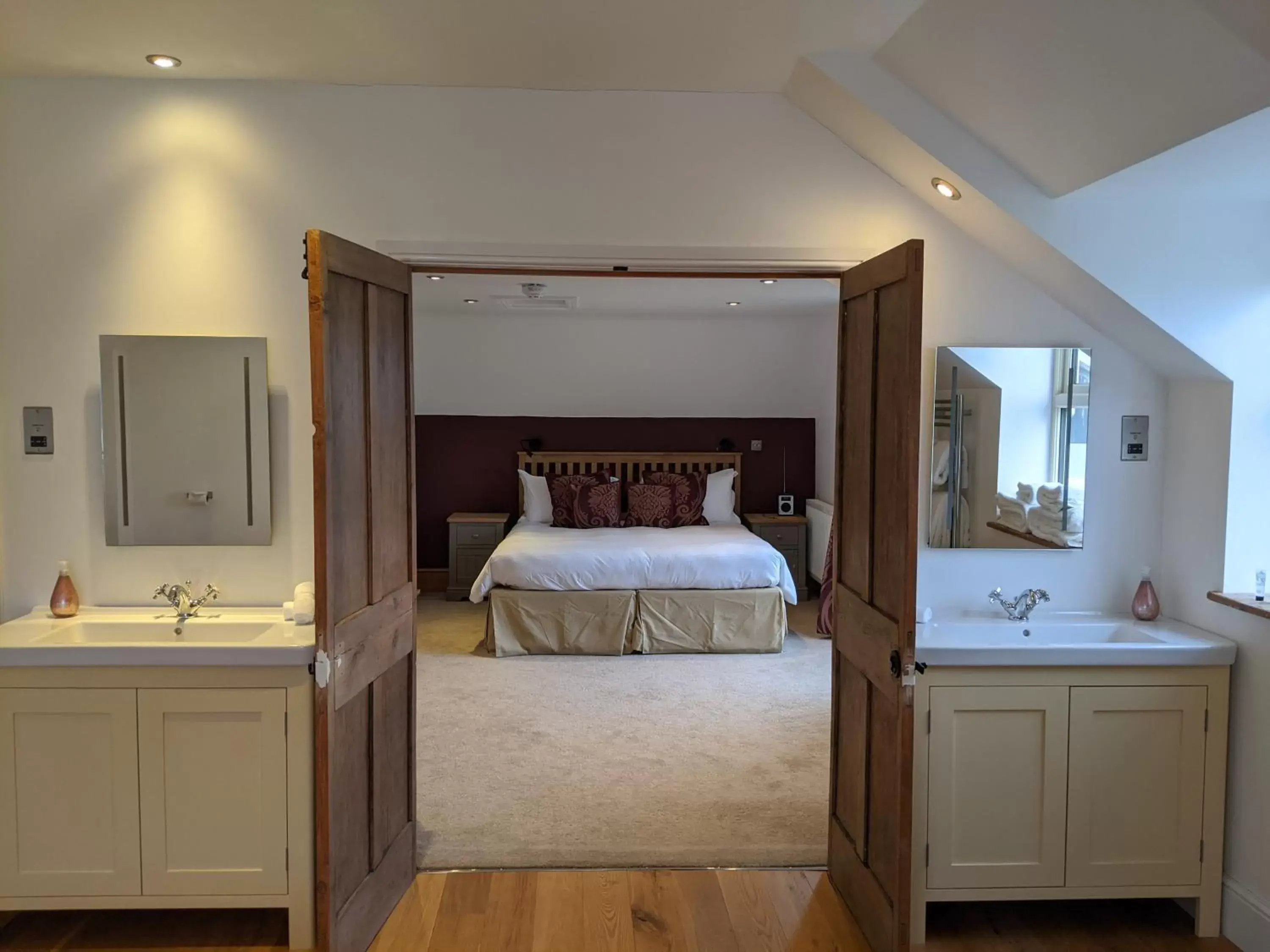 Bedroom, Bed in Elderbrook House