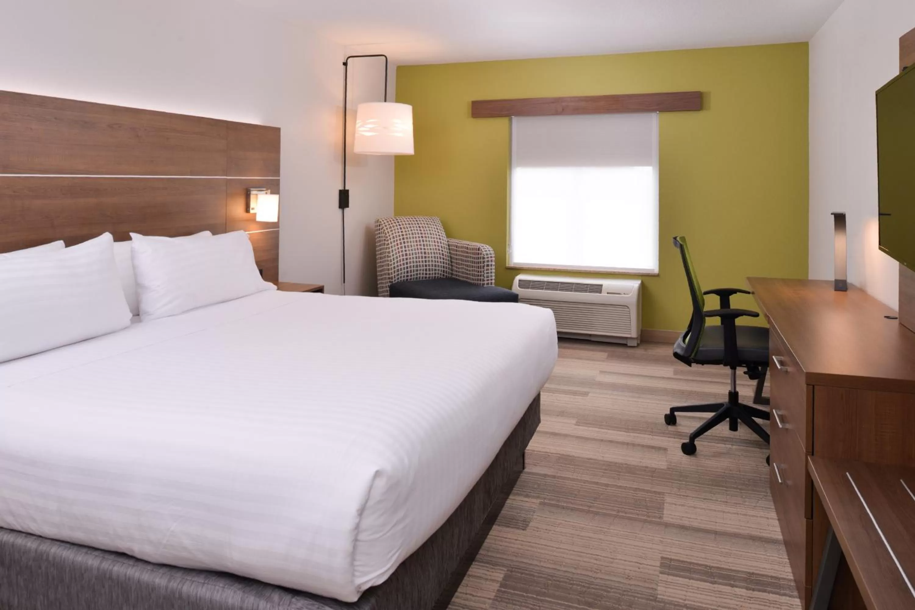 Bed in Holiday Inn Express Melbourne West by IHG
