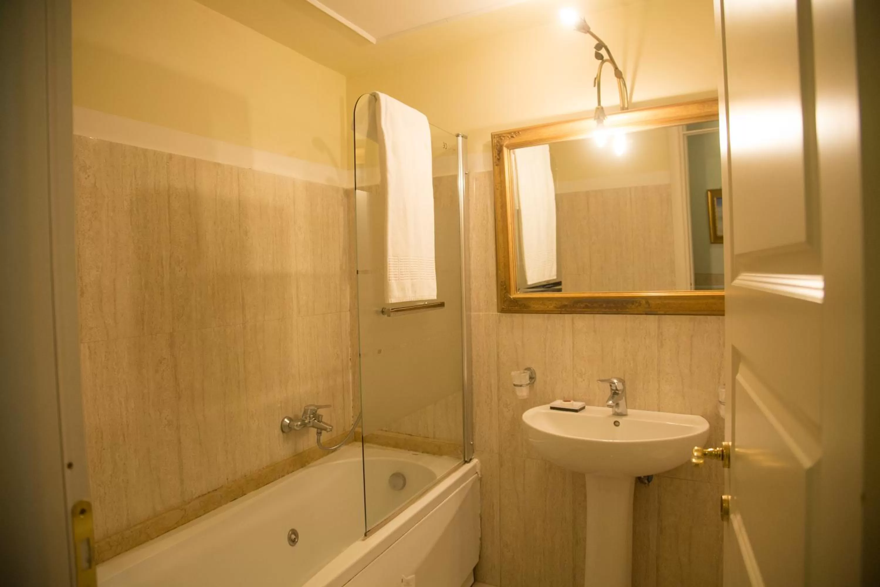 Bathroom in B&B Art Suite Santa Brigida