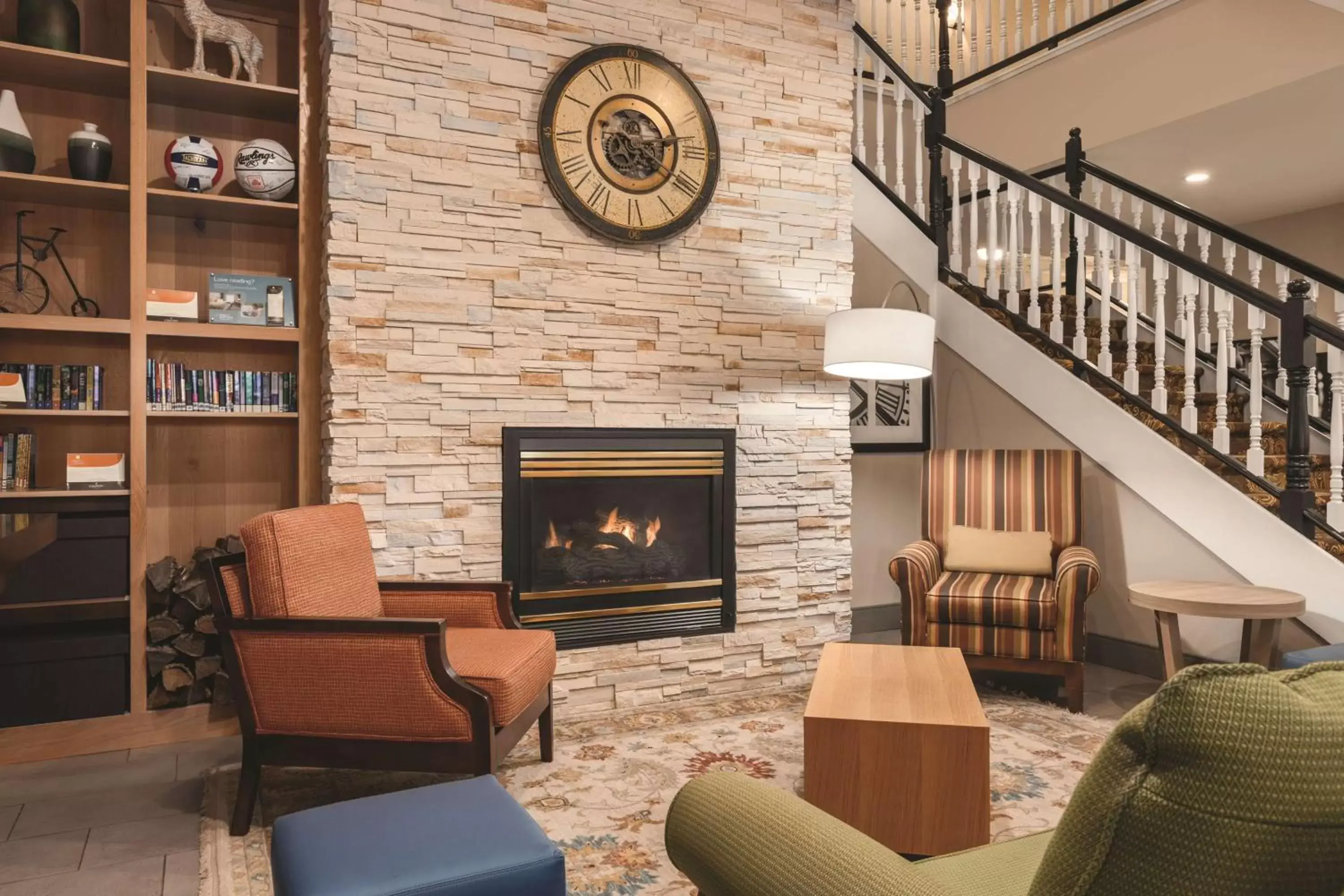 Lobby or reception, Seating Area in Country Inn & Suites by Radisson, Dakota Dunes, SD