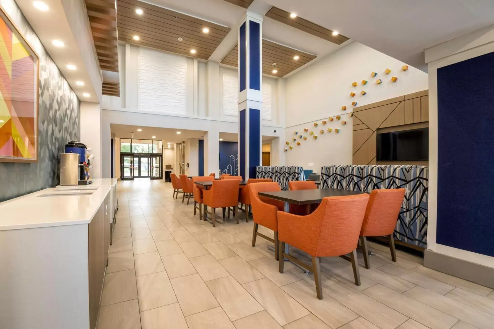 Lobby or reception, Restaurant/Places to Eat in Holiday Inn Express Hotel & Suites Festus-South St. Louis, an IHG Hotel