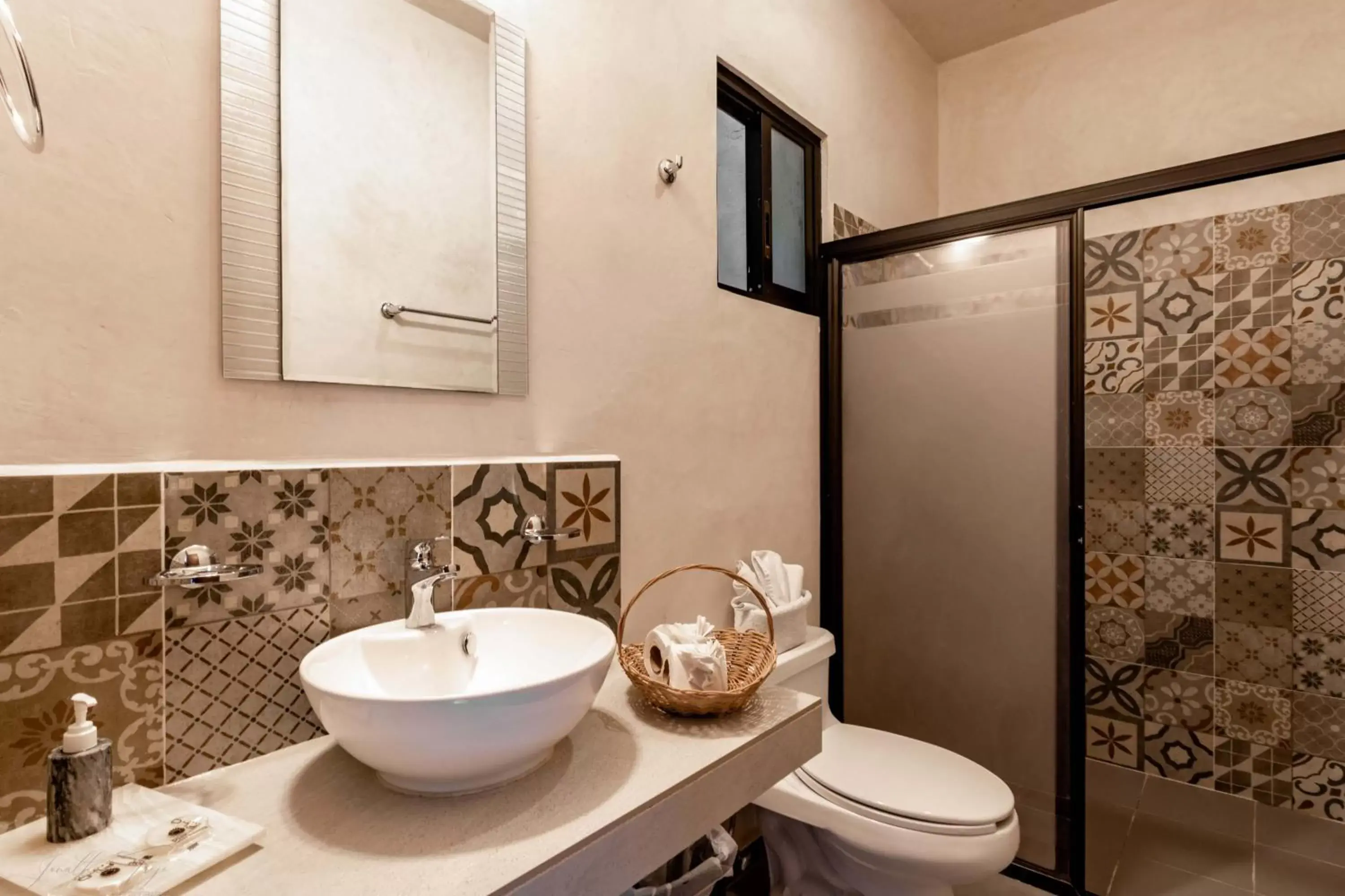 Bathroom in Hotel Colonial Zaci by GuruHotel