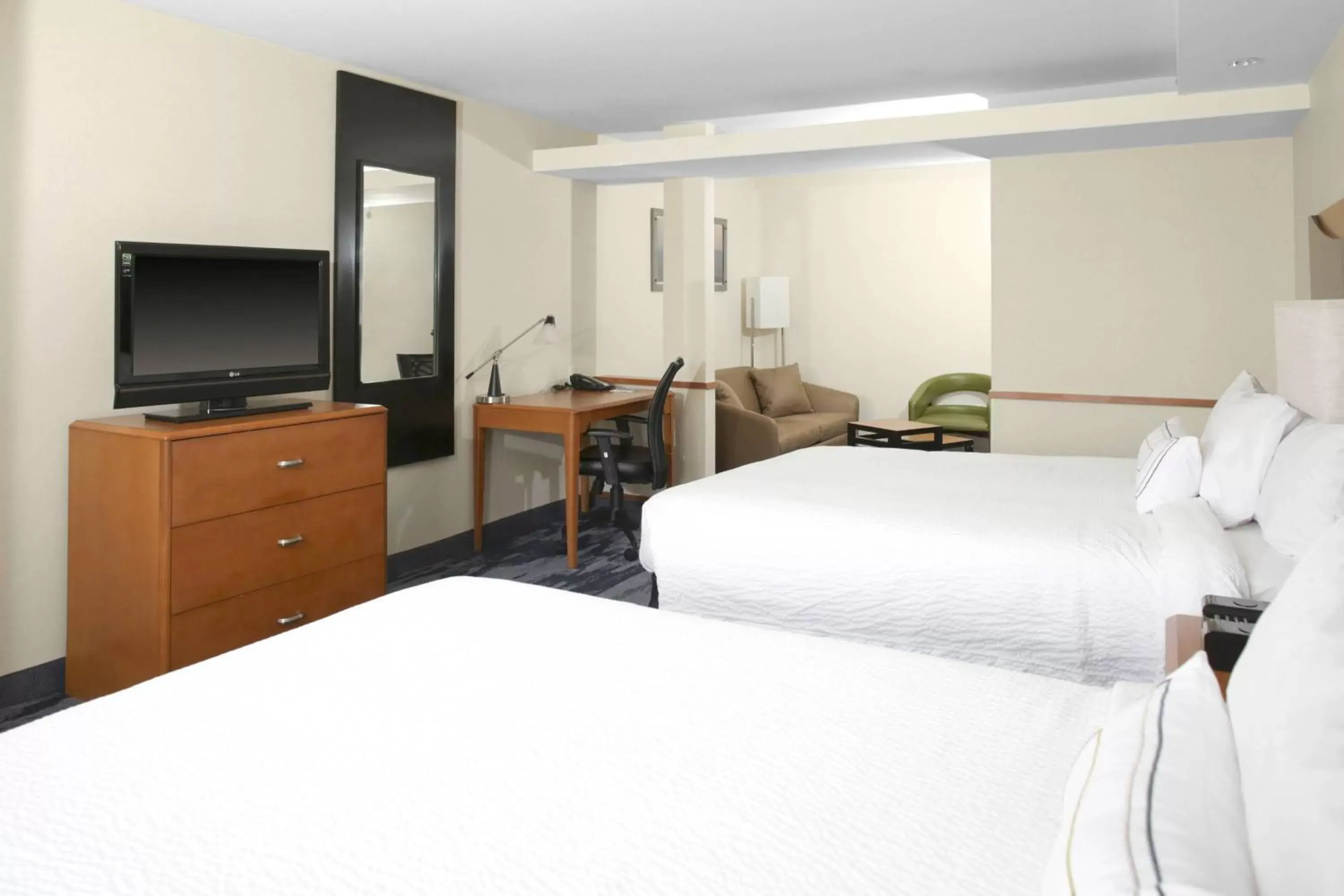 Photo of the whole room, Bed in Fairfield Inn & Suites Milledgeville