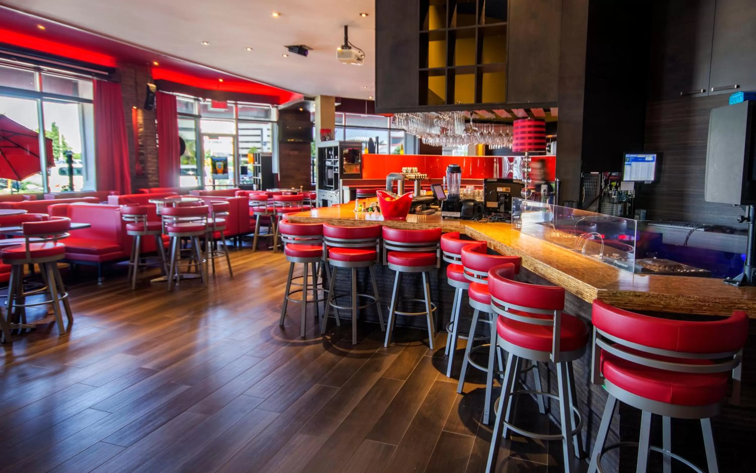 Restaurant/places to eat in Hôtel Plaza Québec par JARO