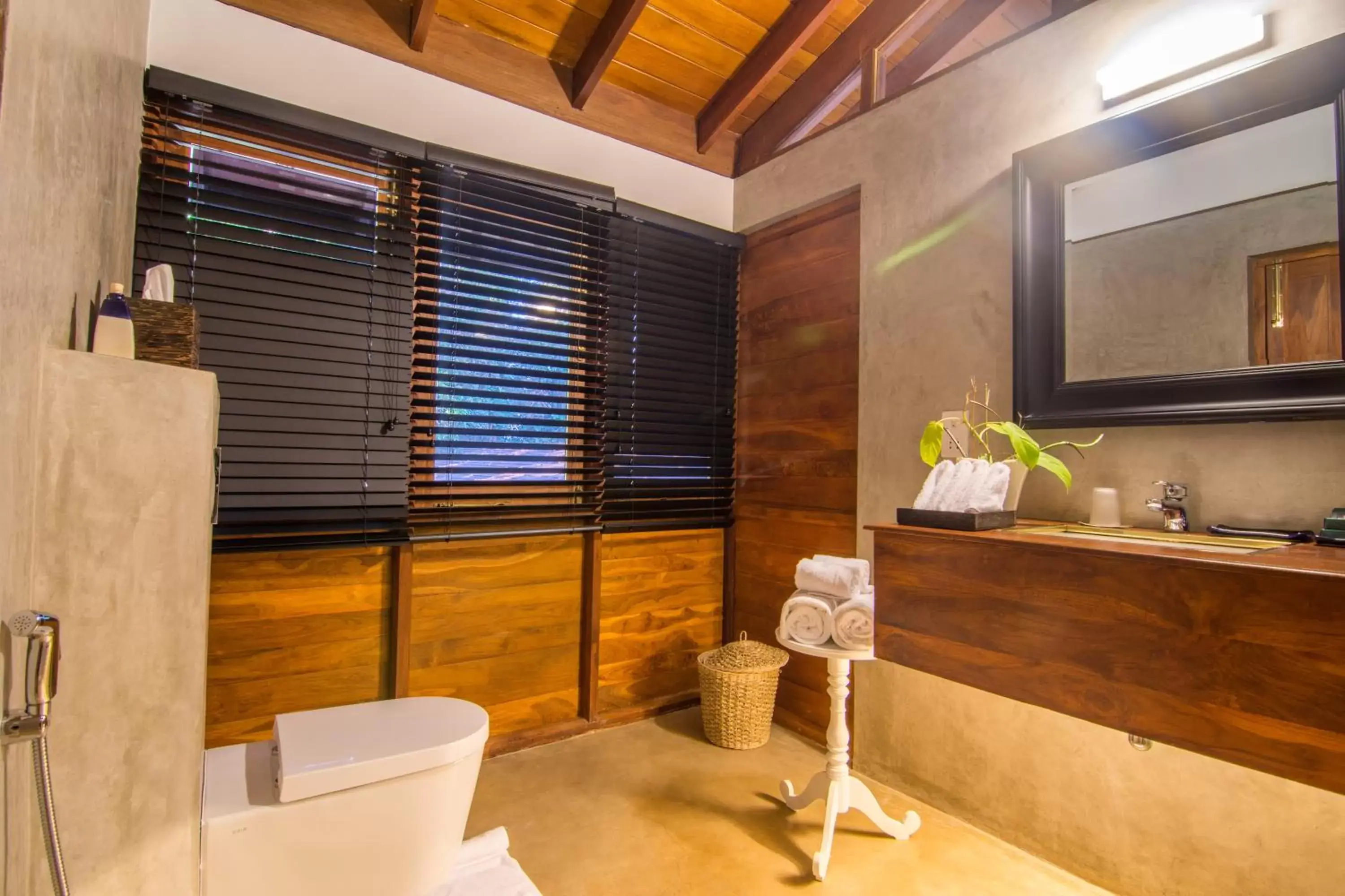 Bathroom in Kings Pavilion Luxury Hotel