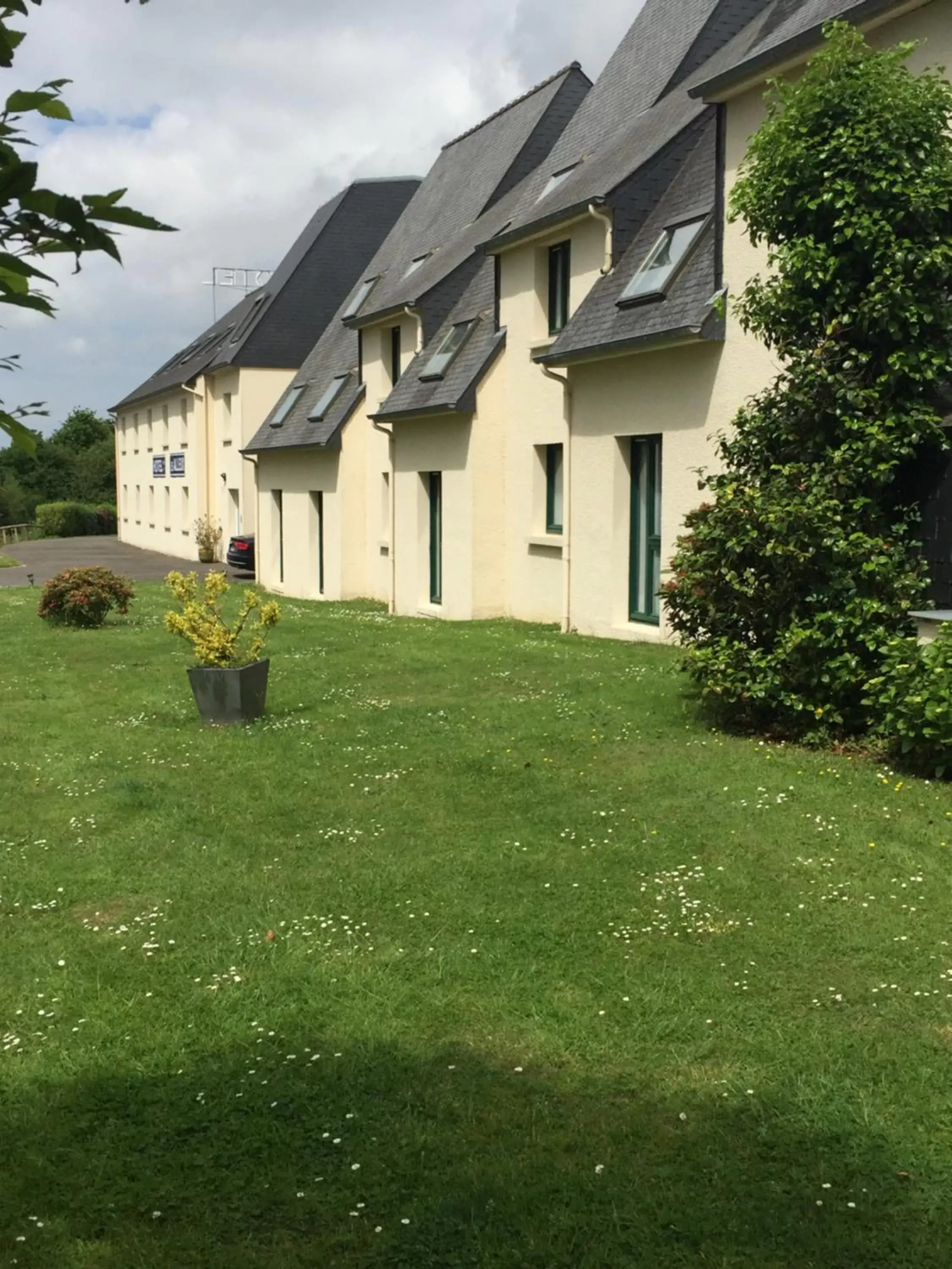 Garden in Best Western Armor Park Dinan