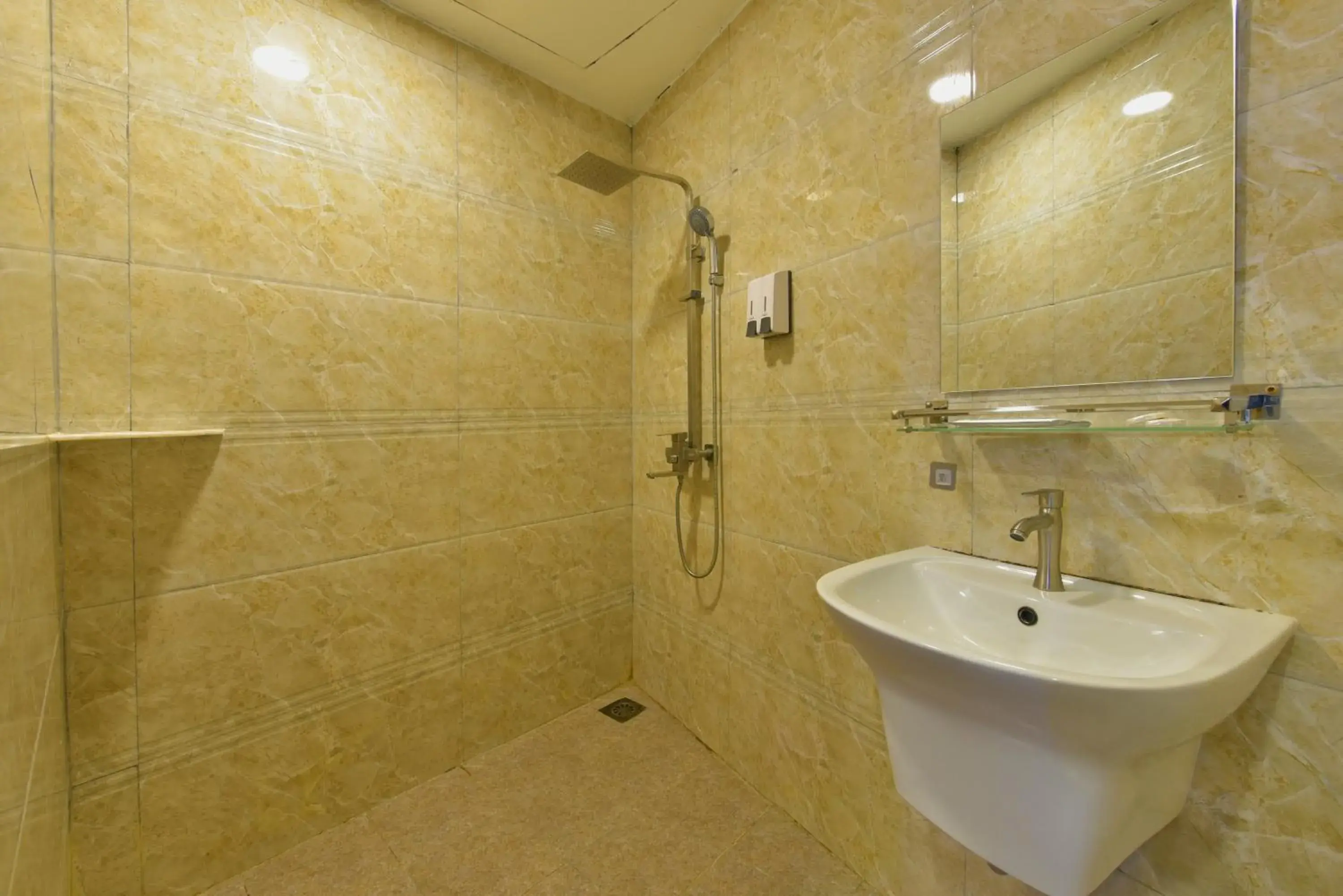 Bathroom in Townhouse OAK Hotel Holmes Johor Jaya