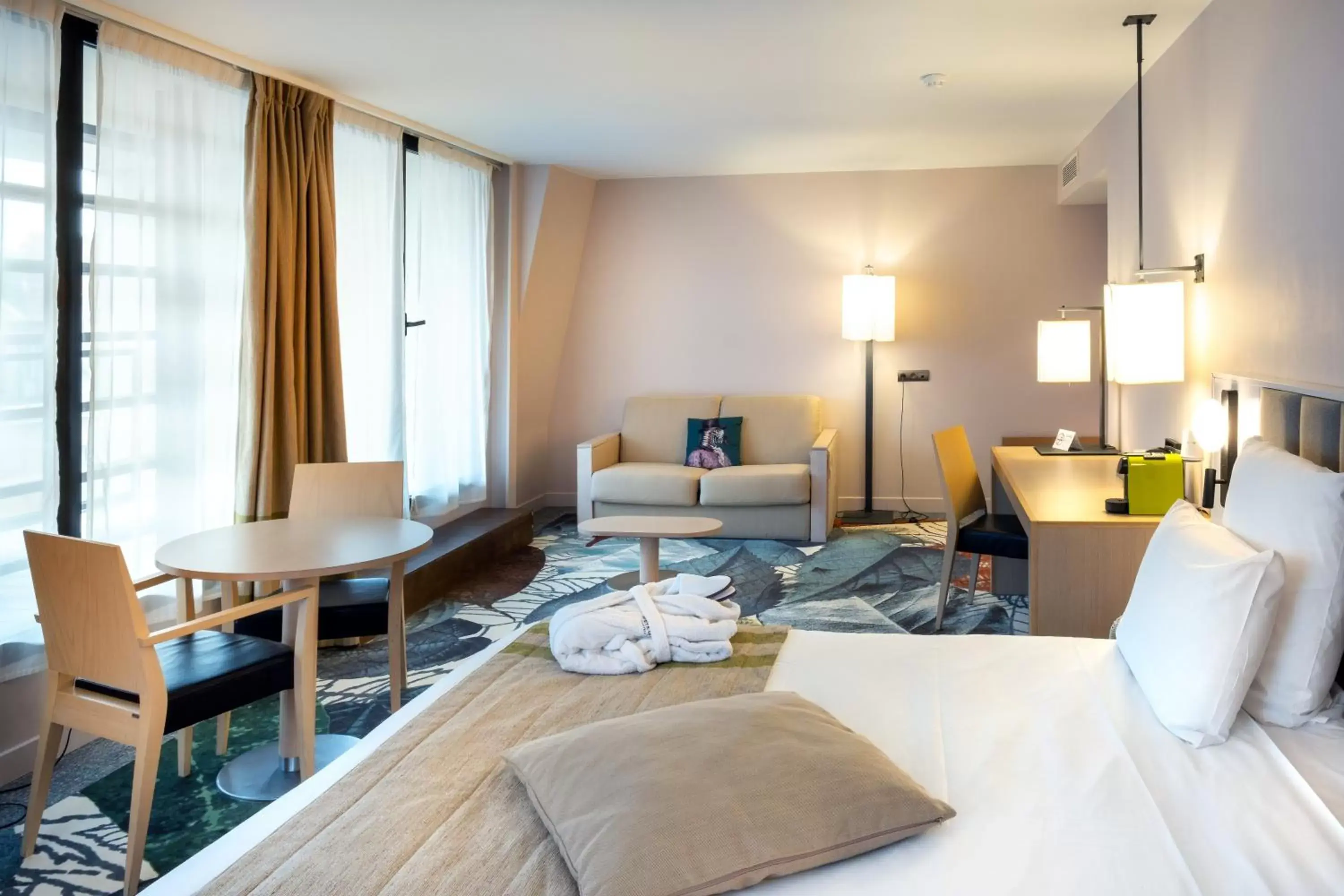 Living room, Seating Area in Mercure Amiens Cathédrale