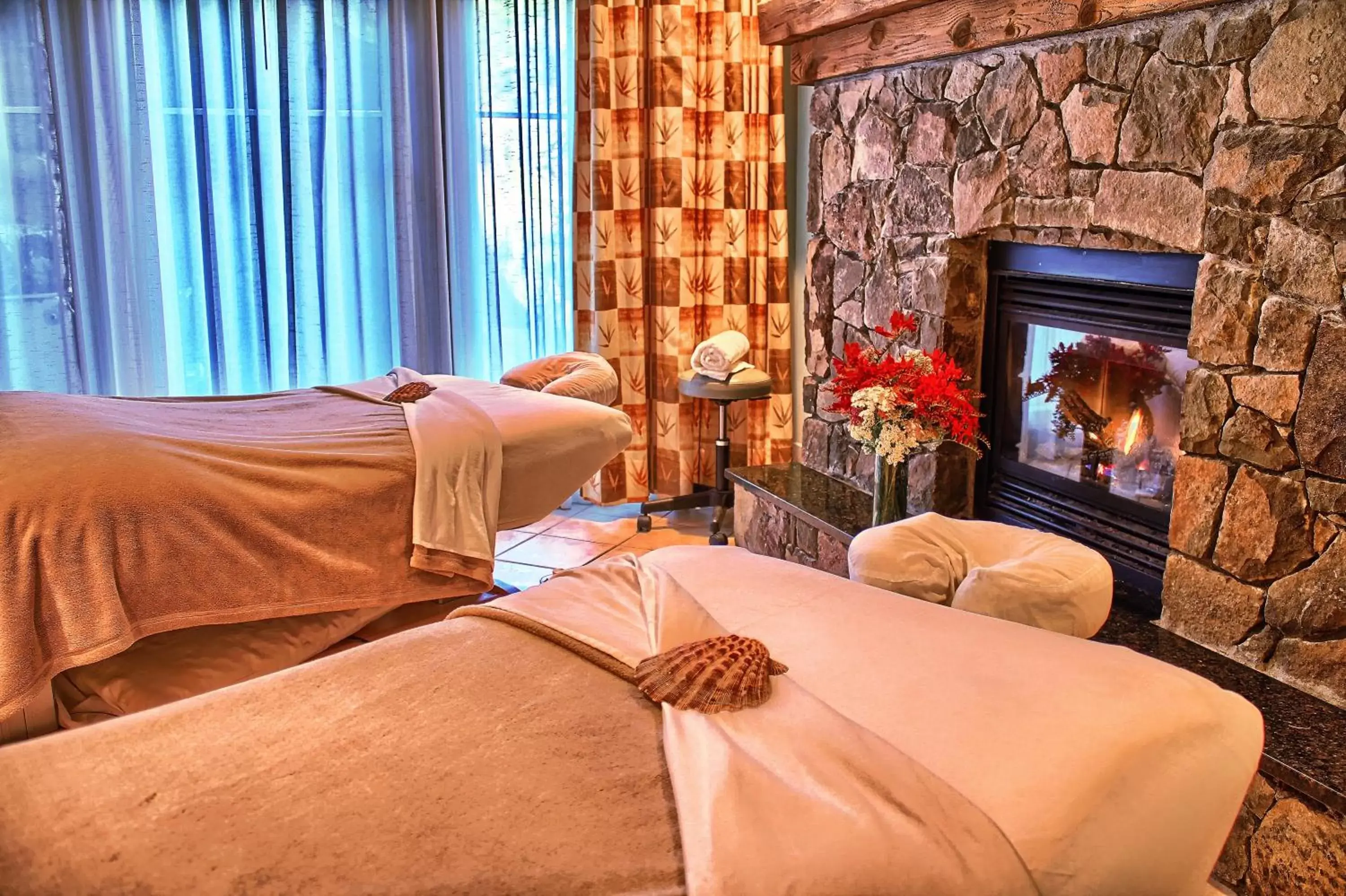 Massage, Bed in Poets Cove Resort & Spa