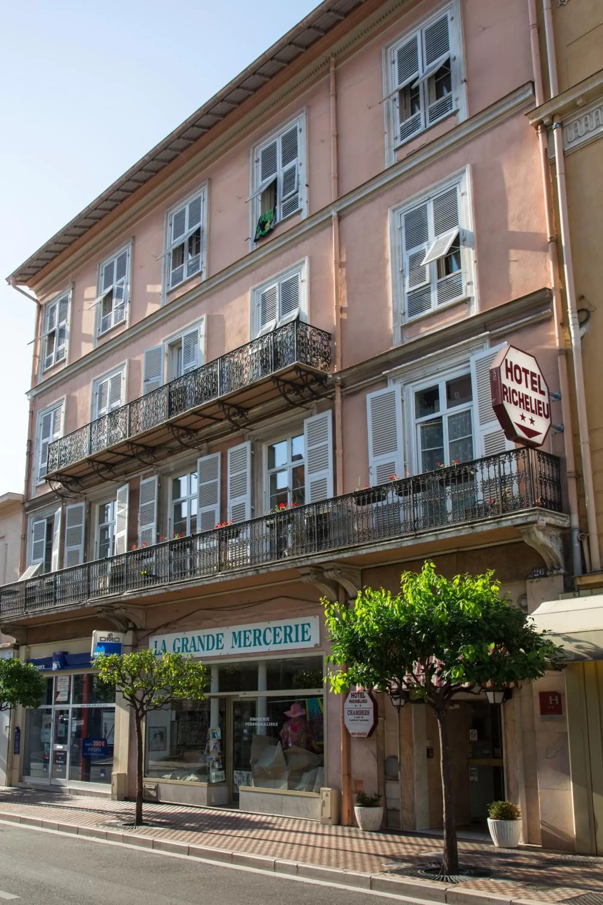 Property building, Facade/Entrance in Hôtel Richelieu