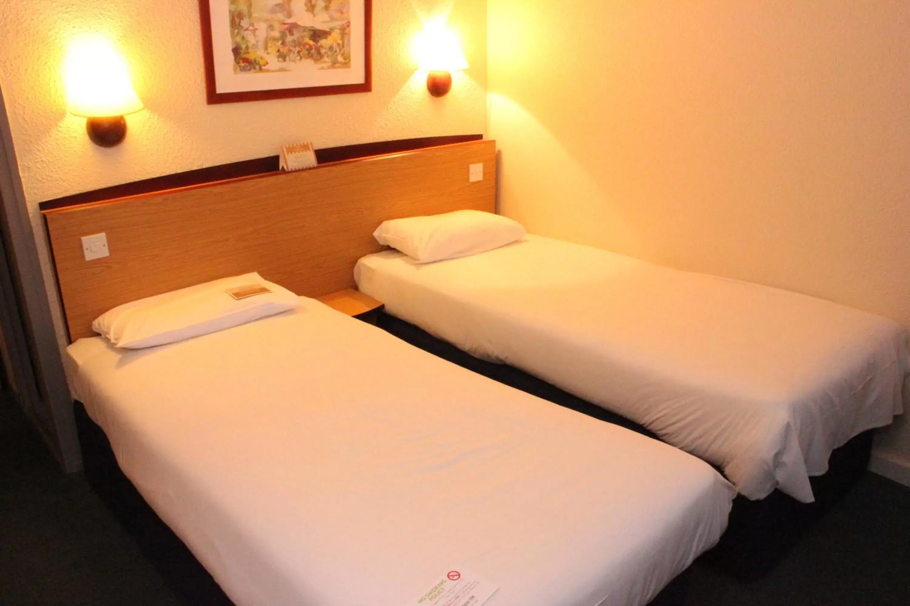 Property building, Bed in Campanile Hotel Doncaster