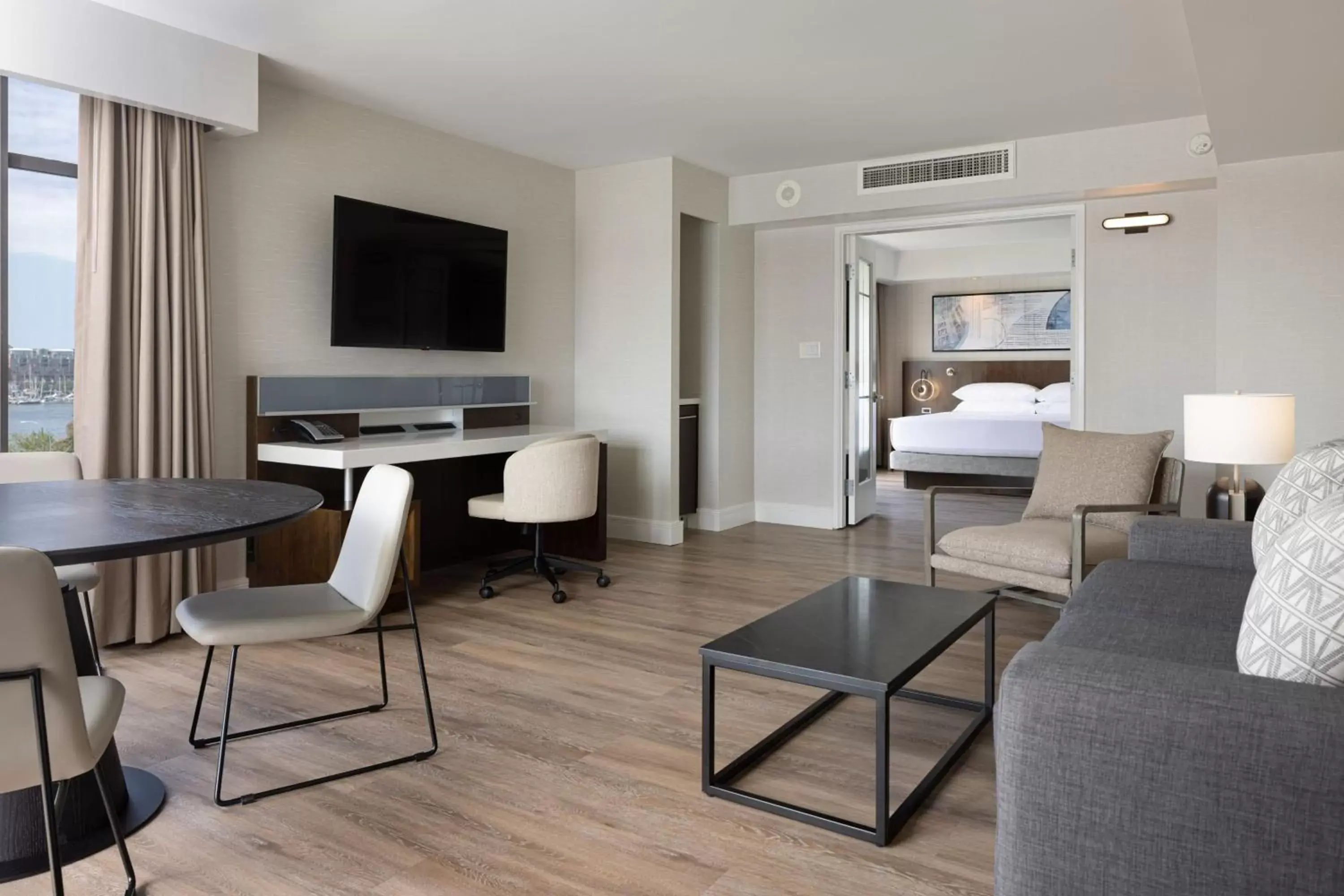 Living room, Seating Area in Delta Hotels by Marriott Victoria Ocean Pointe Resort