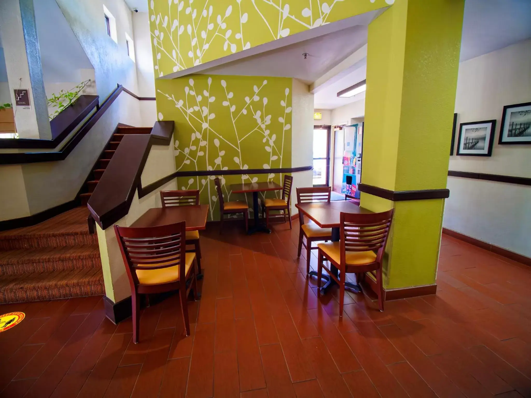 Dining area in Sleep Inn Morganton