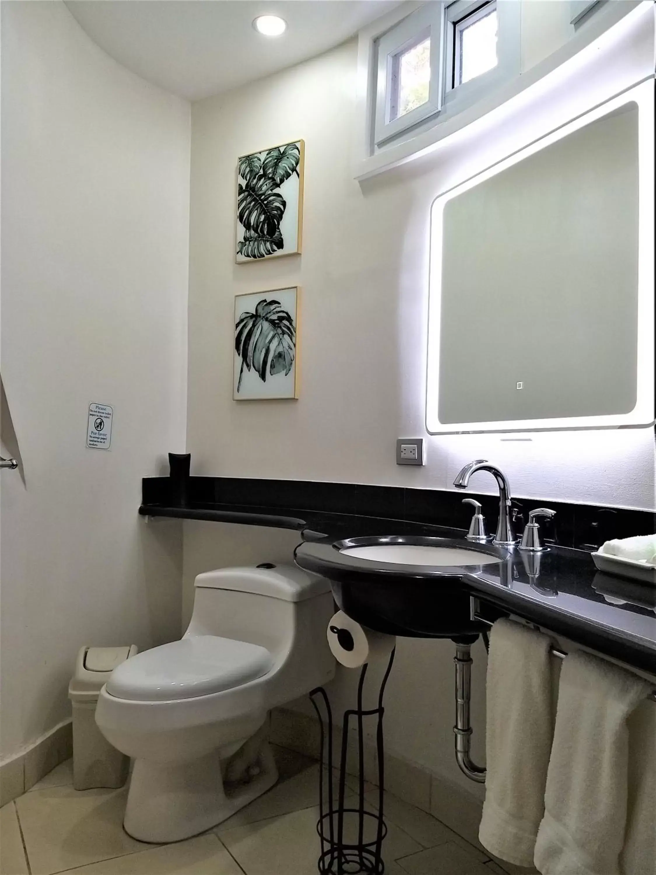 Property building, Bathroom in Alameda Cariari Boutique Hotel