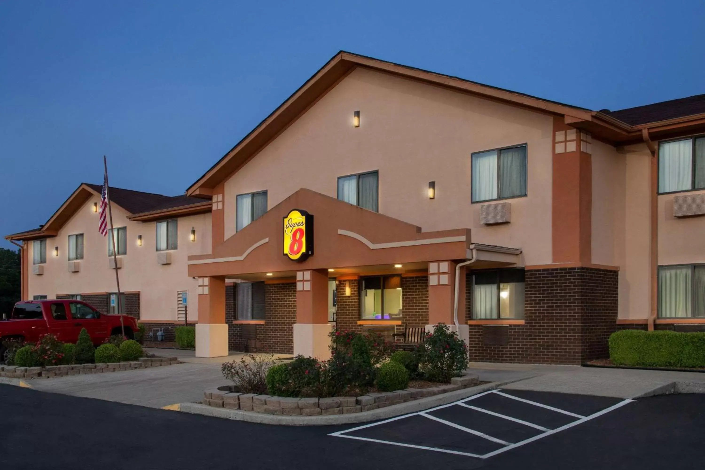 Property building in Super 8 by Wyndham Mayfield Property building in Super 8 by Wyndham Mayfield