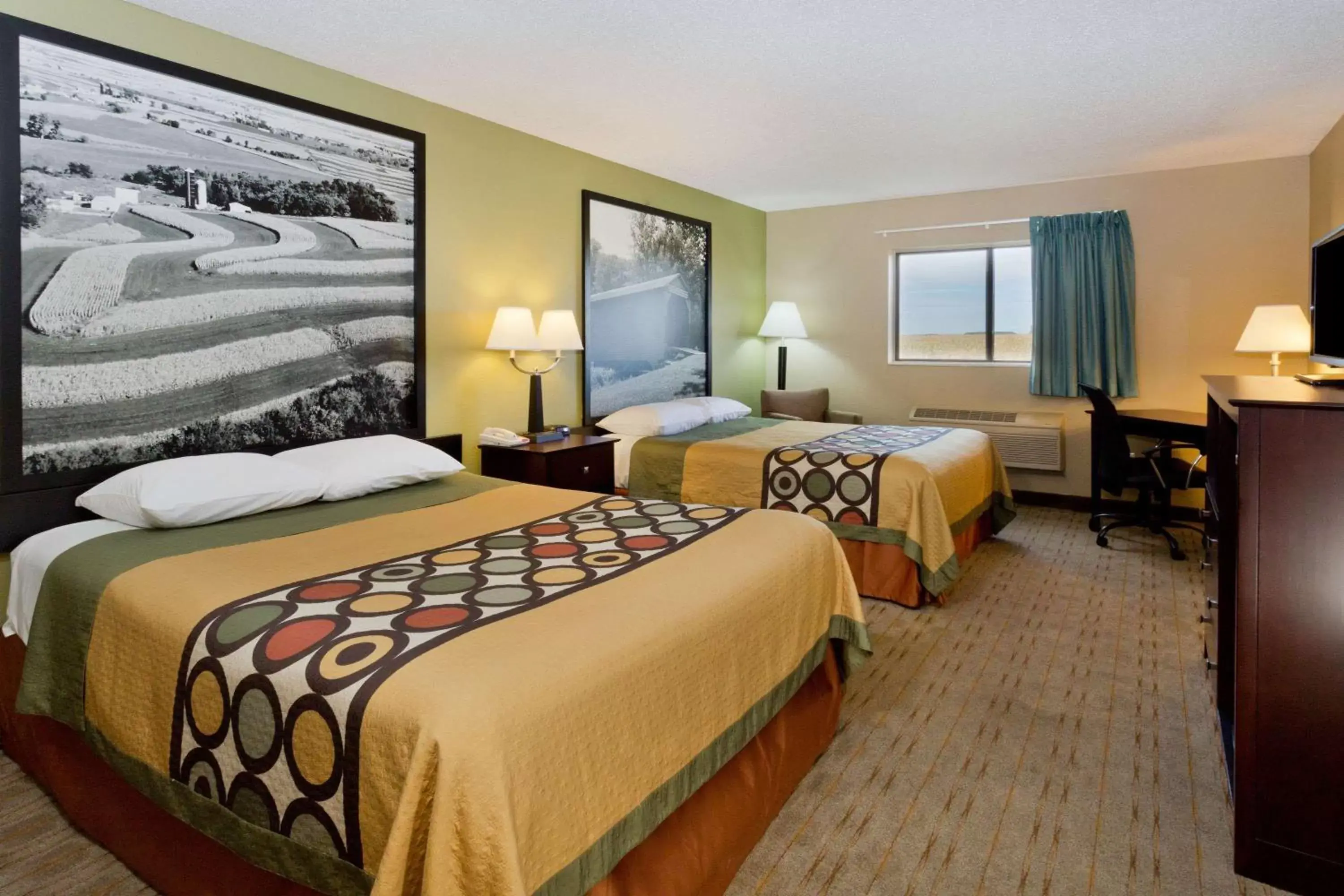 Queen Room with Two Queen Beds - Non-Smoking in Super 8 by Wyndham Rochelle