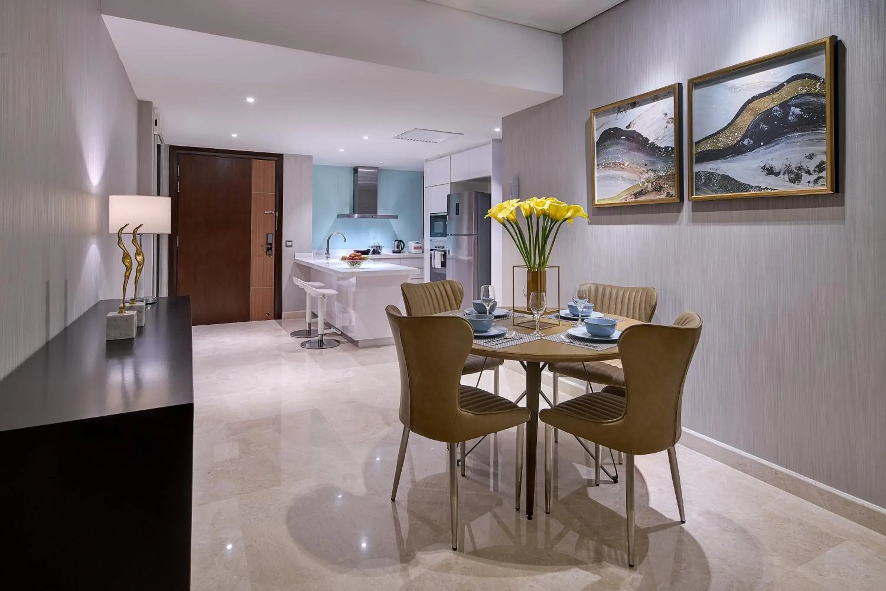 Kitchen or kitchenette in TRILLION SUITES by SLG