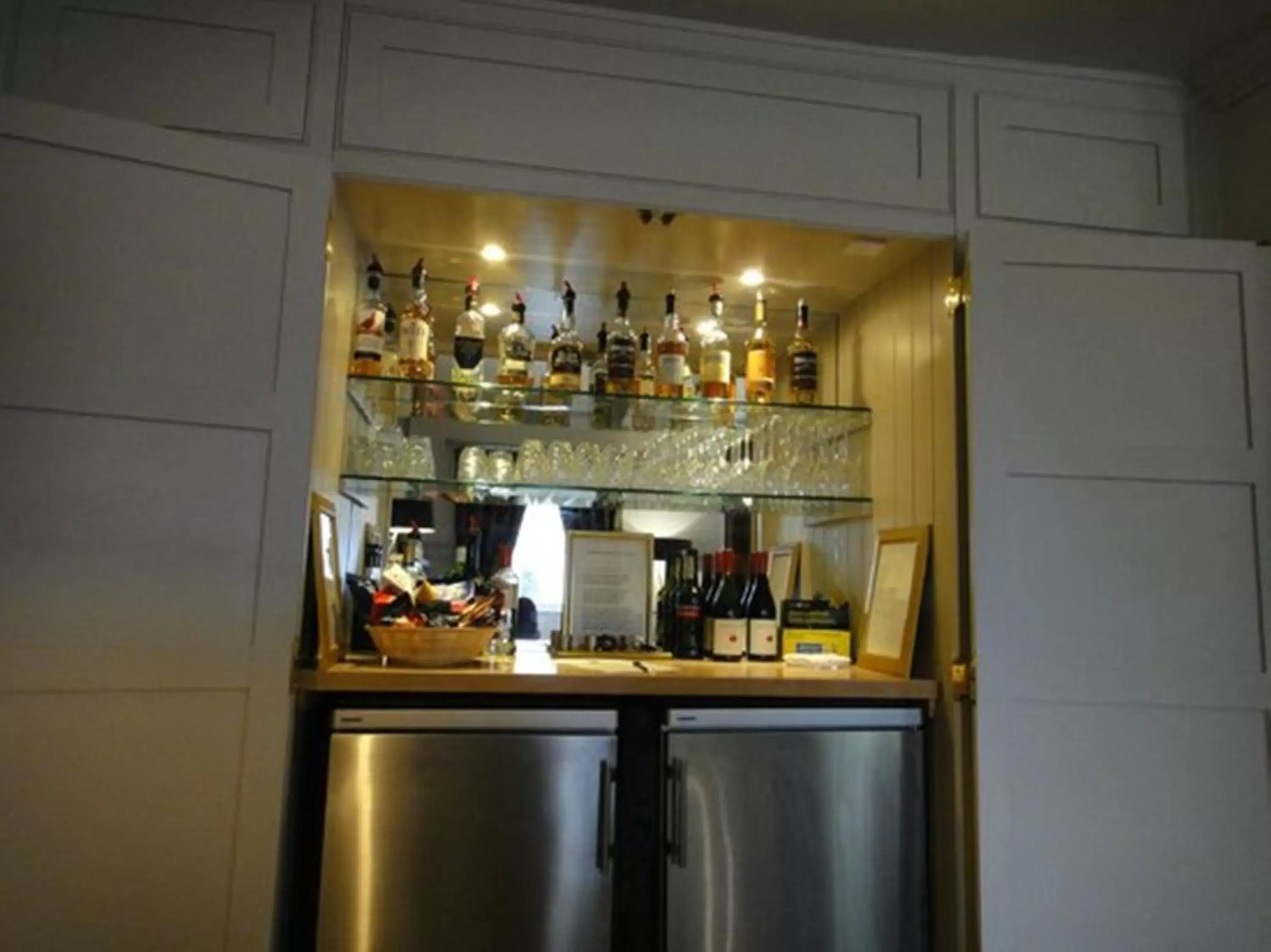 Drinks, Kitchen/Kitchenette in Brooks Hotel
