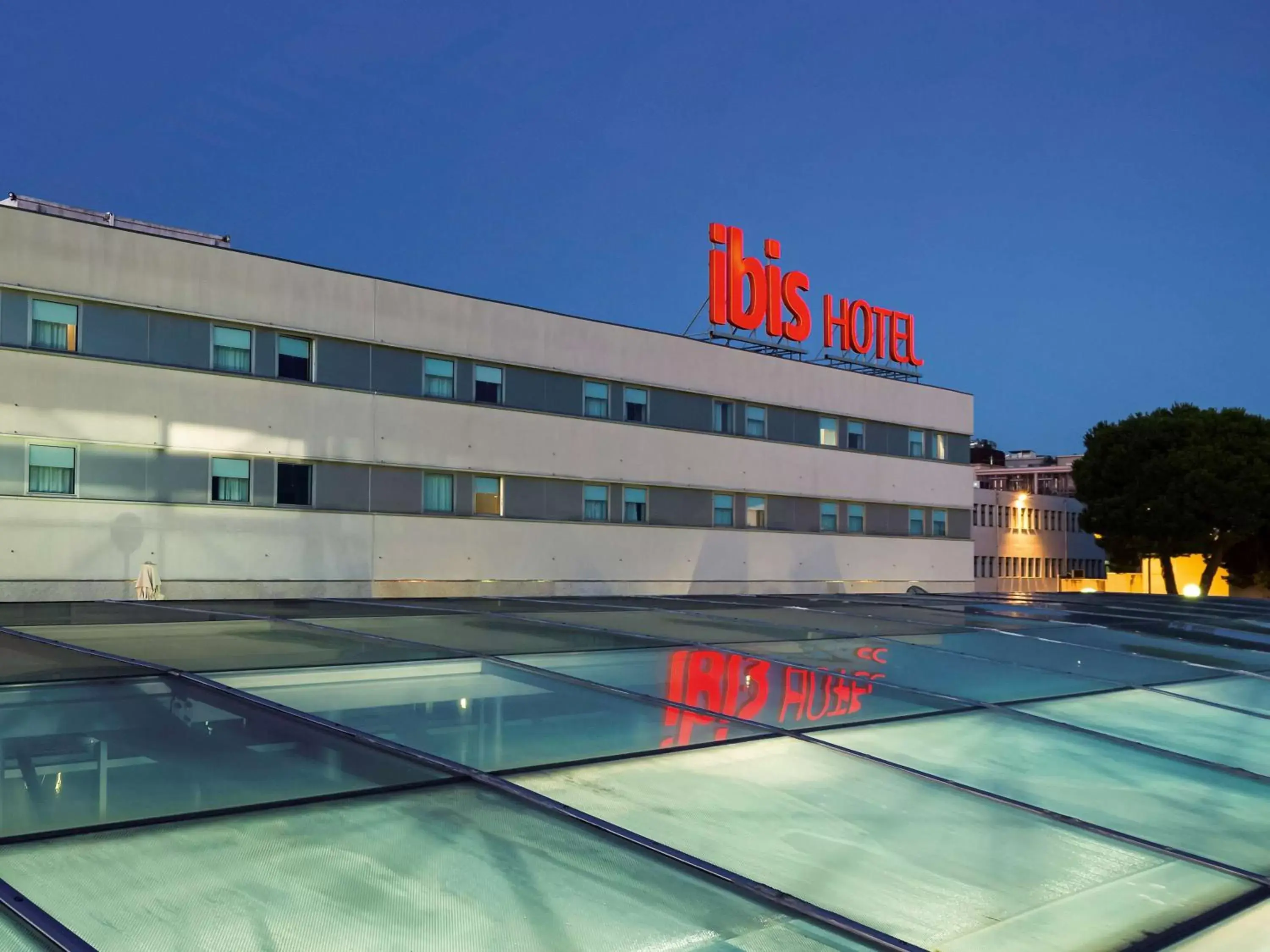 Property Building in Hotel ibis Porto Sao Joao