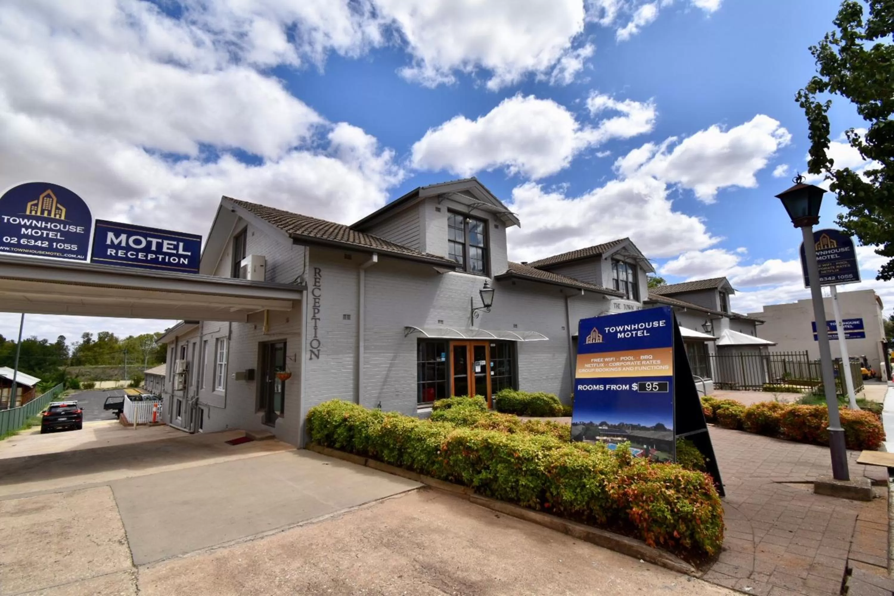 Property building in Townhouse Motel Cowra