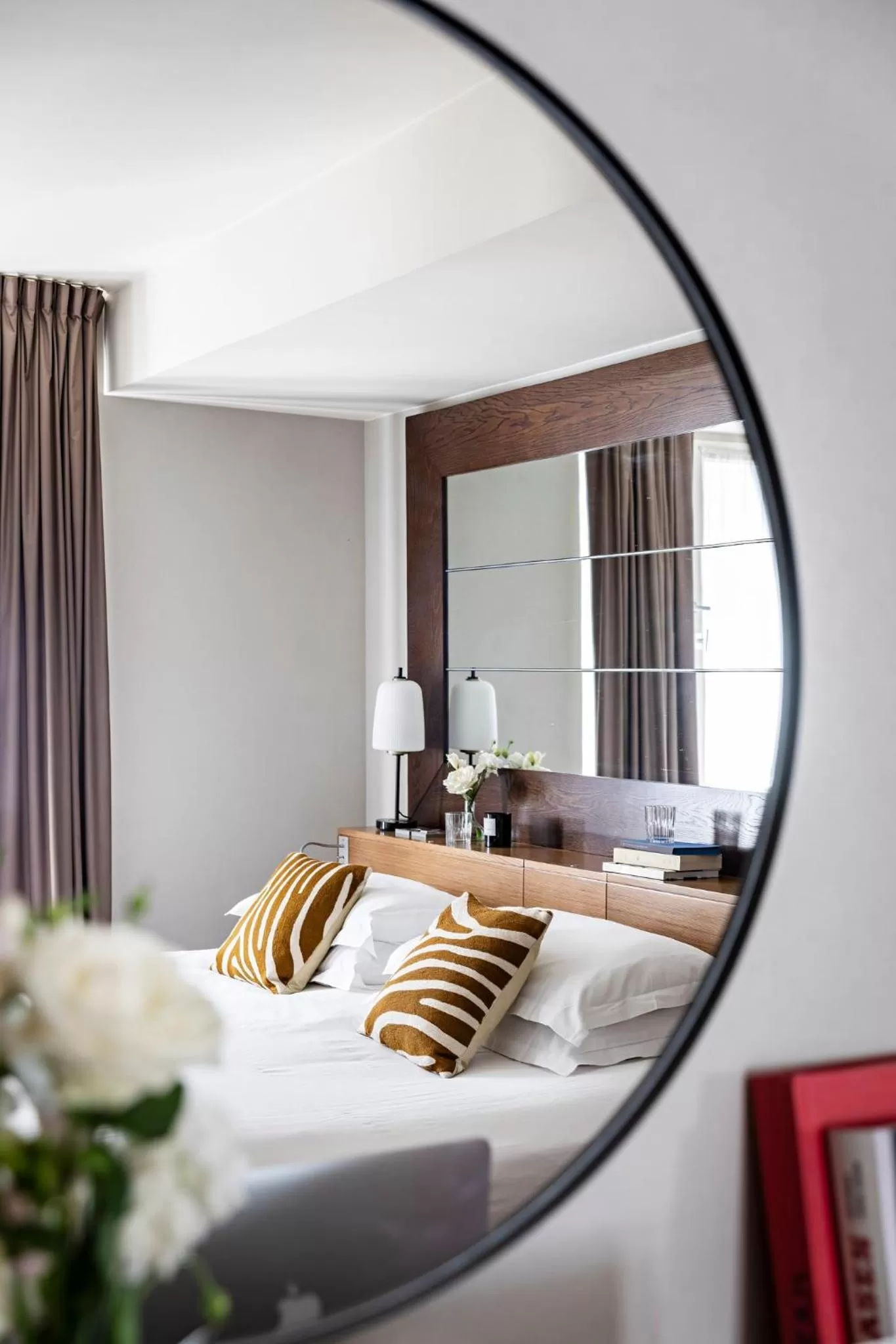 Photo of the whole room, Bed in Holiday Inn Paris Palais de l'Elysée by IHG