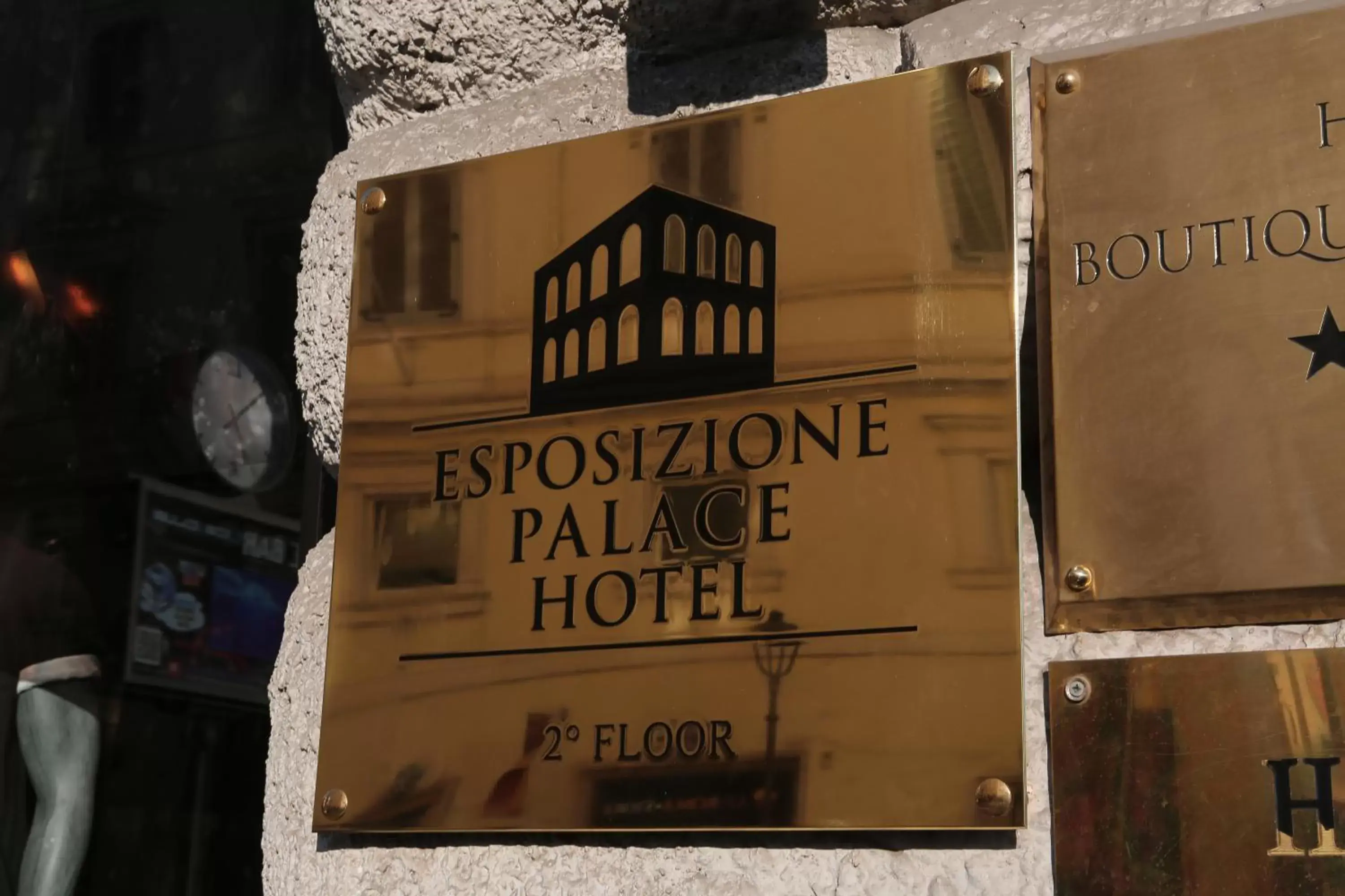 Facade/entrance in Esposizione Palace Hotel