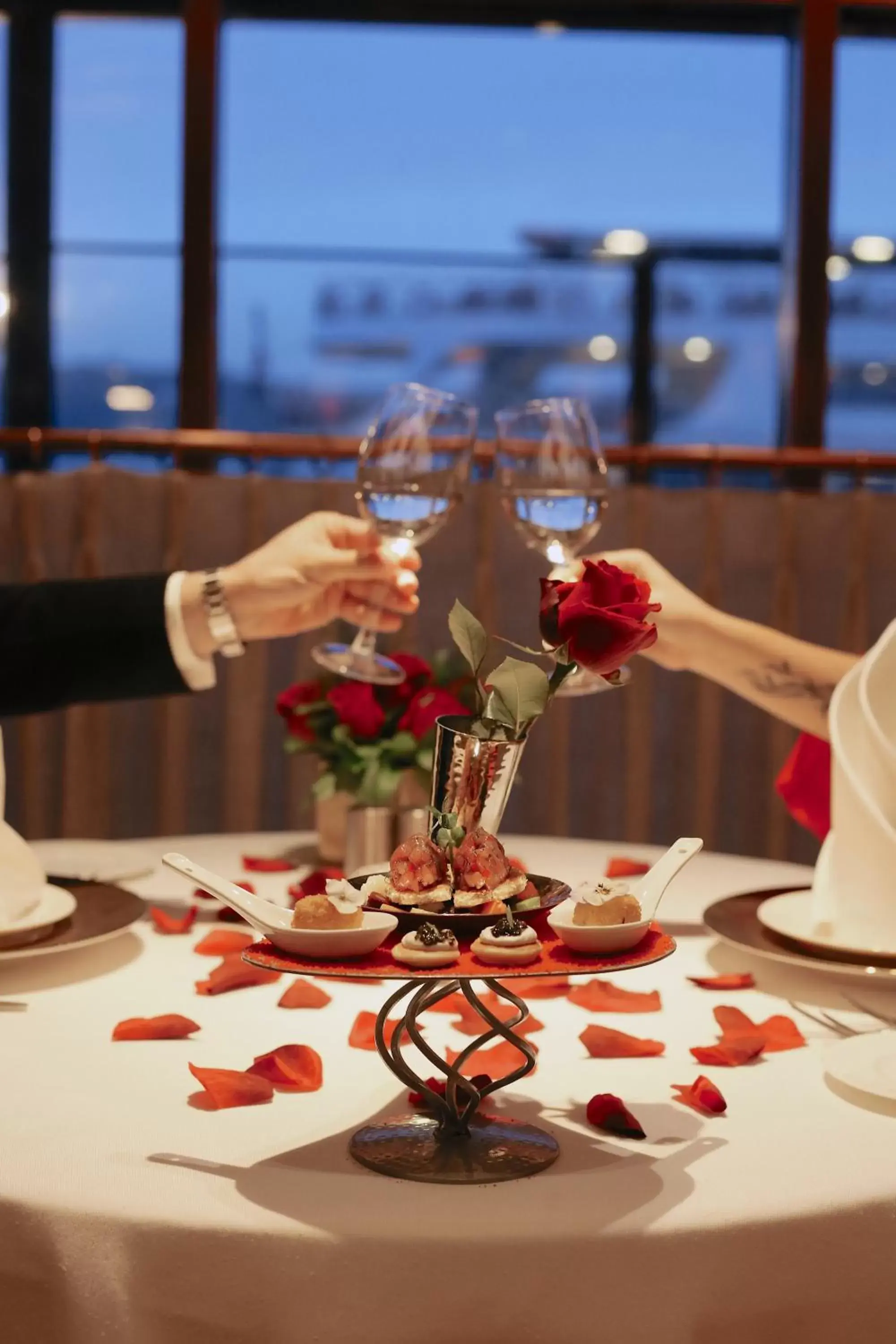 Restaurant/places to eat in Shangri-La Bosphorus, Istanbul Restaurant/places to eat in Shangri-La Bosphorus, Istanbul