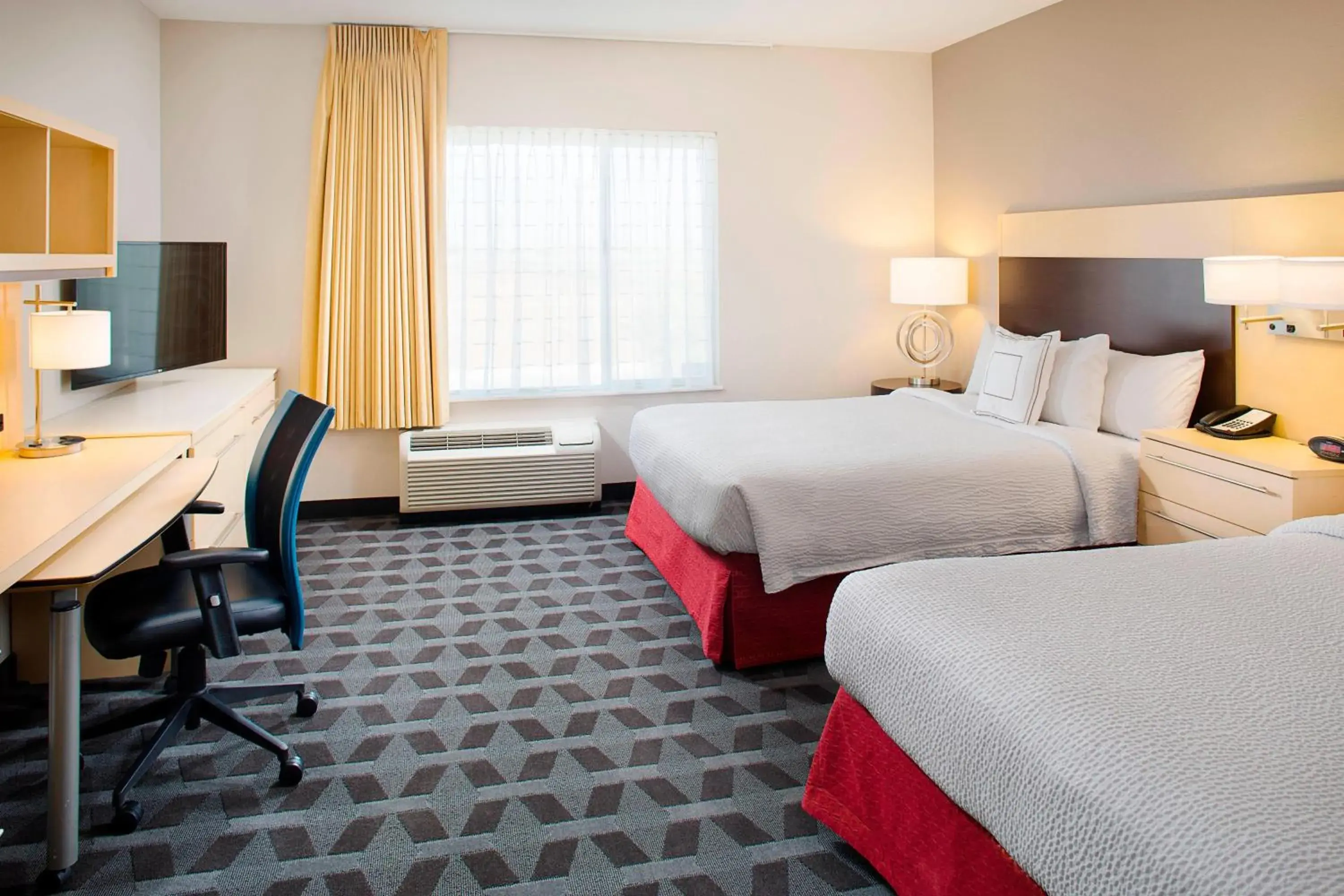 Photo of the whole room, Bed in TownePlace Suites by Marriott Phoenix Goodyear