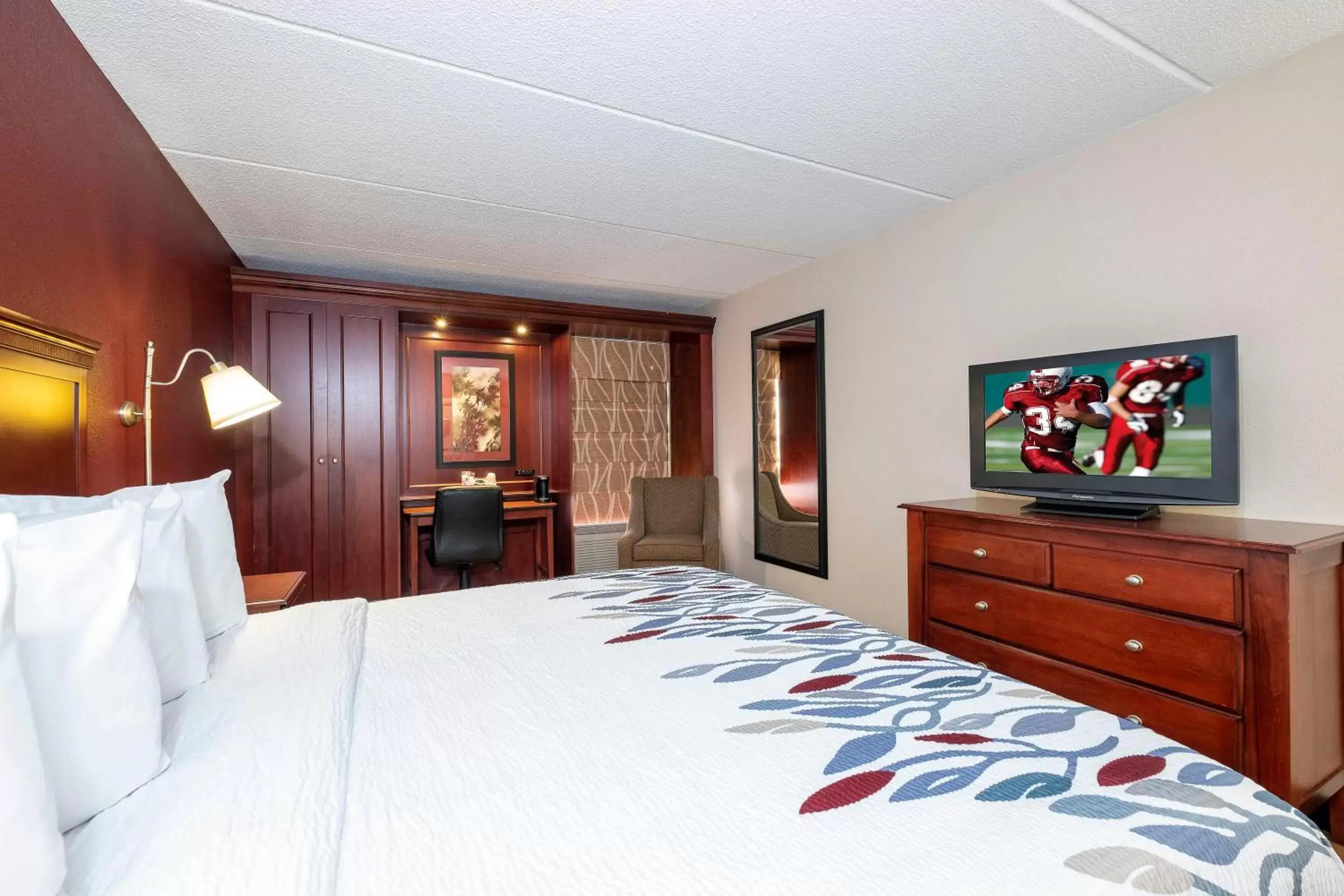 Photo of the whole room, Bed in Red Roof Inn Meriden Photo of the whole room, Bed in Red Roof Inn Meriden