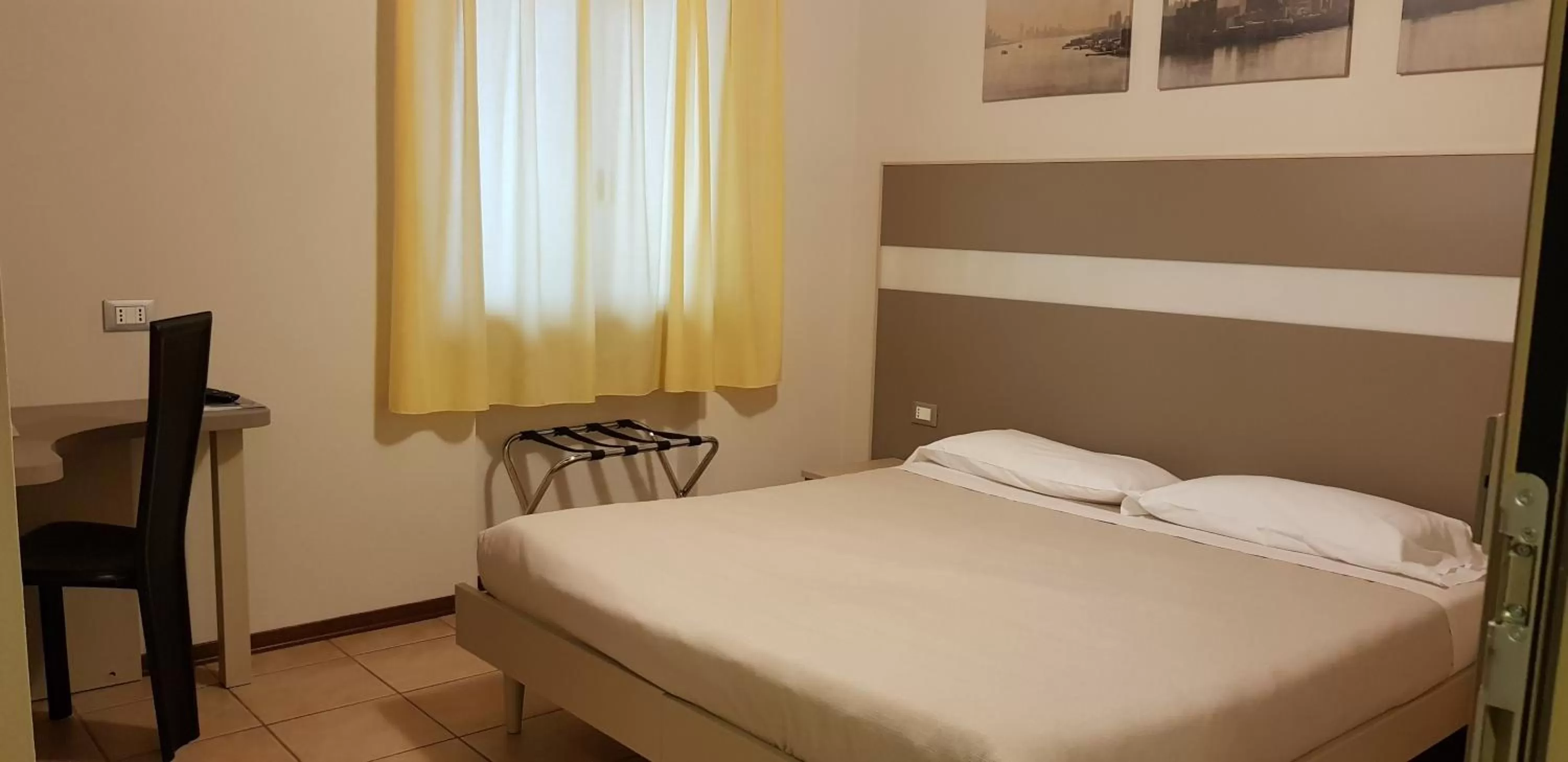 Photo of the whole room, Bed in Stampa 1968 Hotel e Ristorante