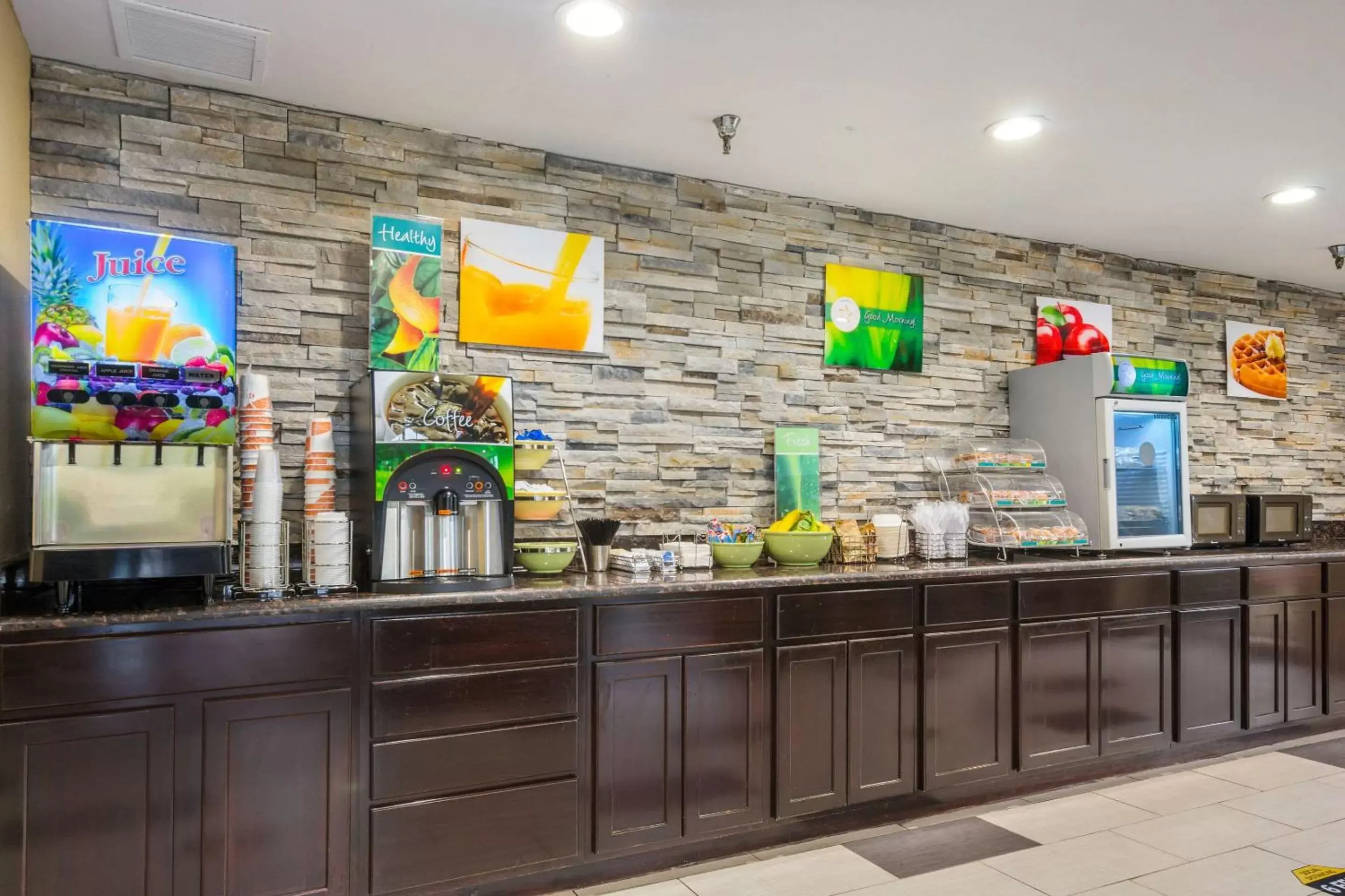 Restaurant/places to eat in Quality Inn & Suites Florence- Cincinnati South