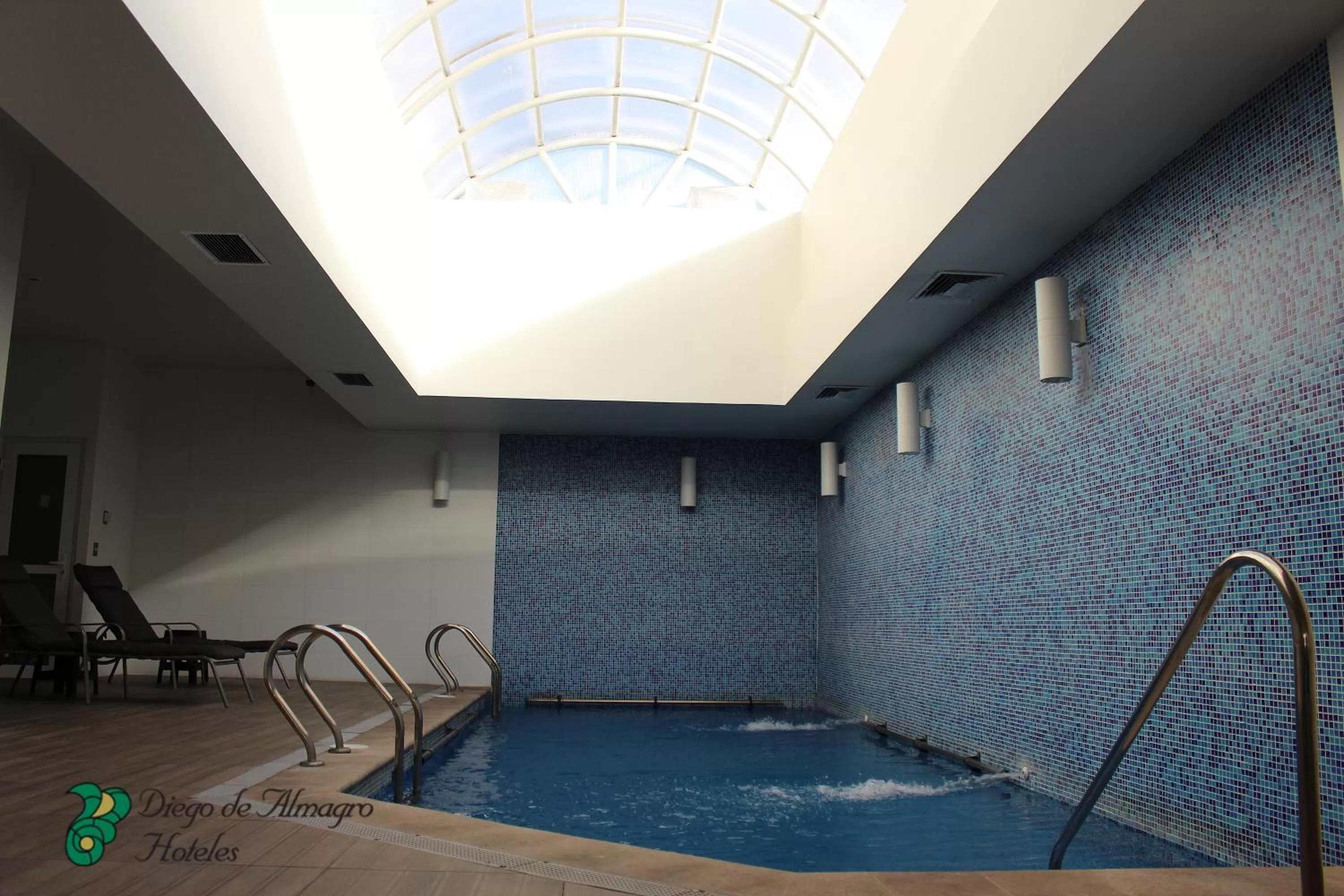 Swimming pool in Hotel Diego de Almagro Curicó