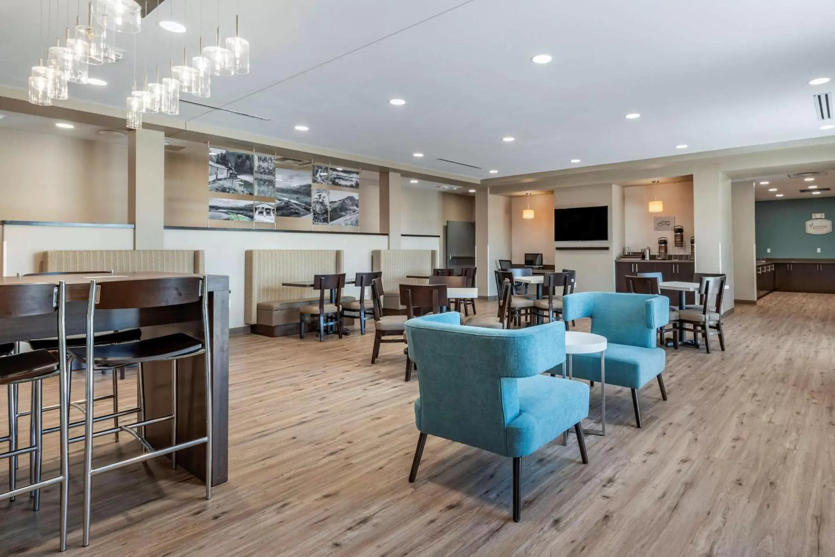 Restaurant/places to eat, Lounge/Bar in Sleep Inn Durango