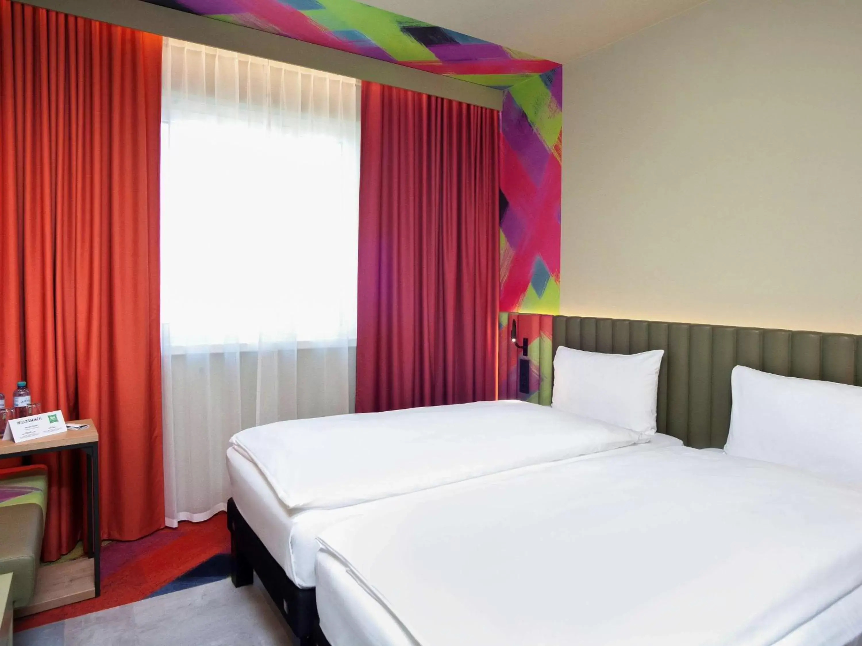 Photo of the whole room, Bed in ibis Styles Parndorf Neusiedler See