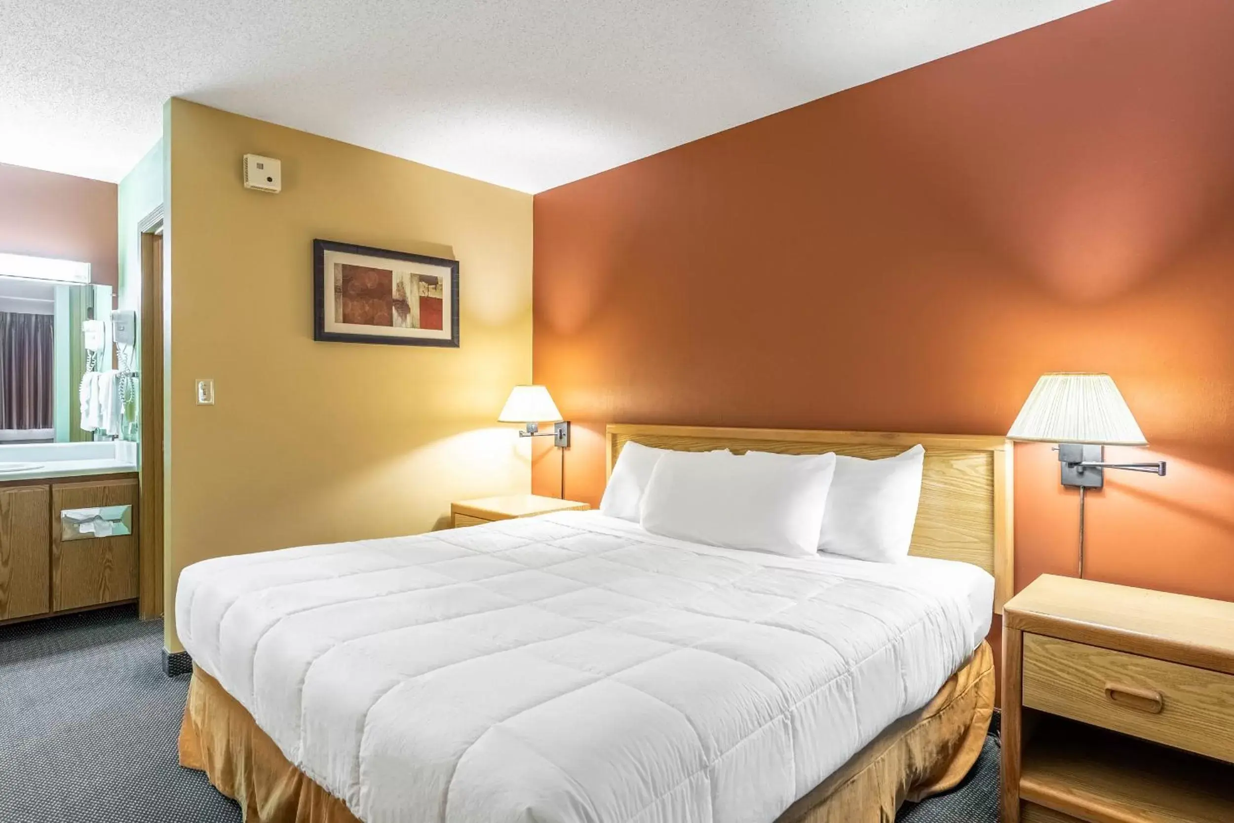 Bedroom, Bed in Americas Best Value Inn St. Marys