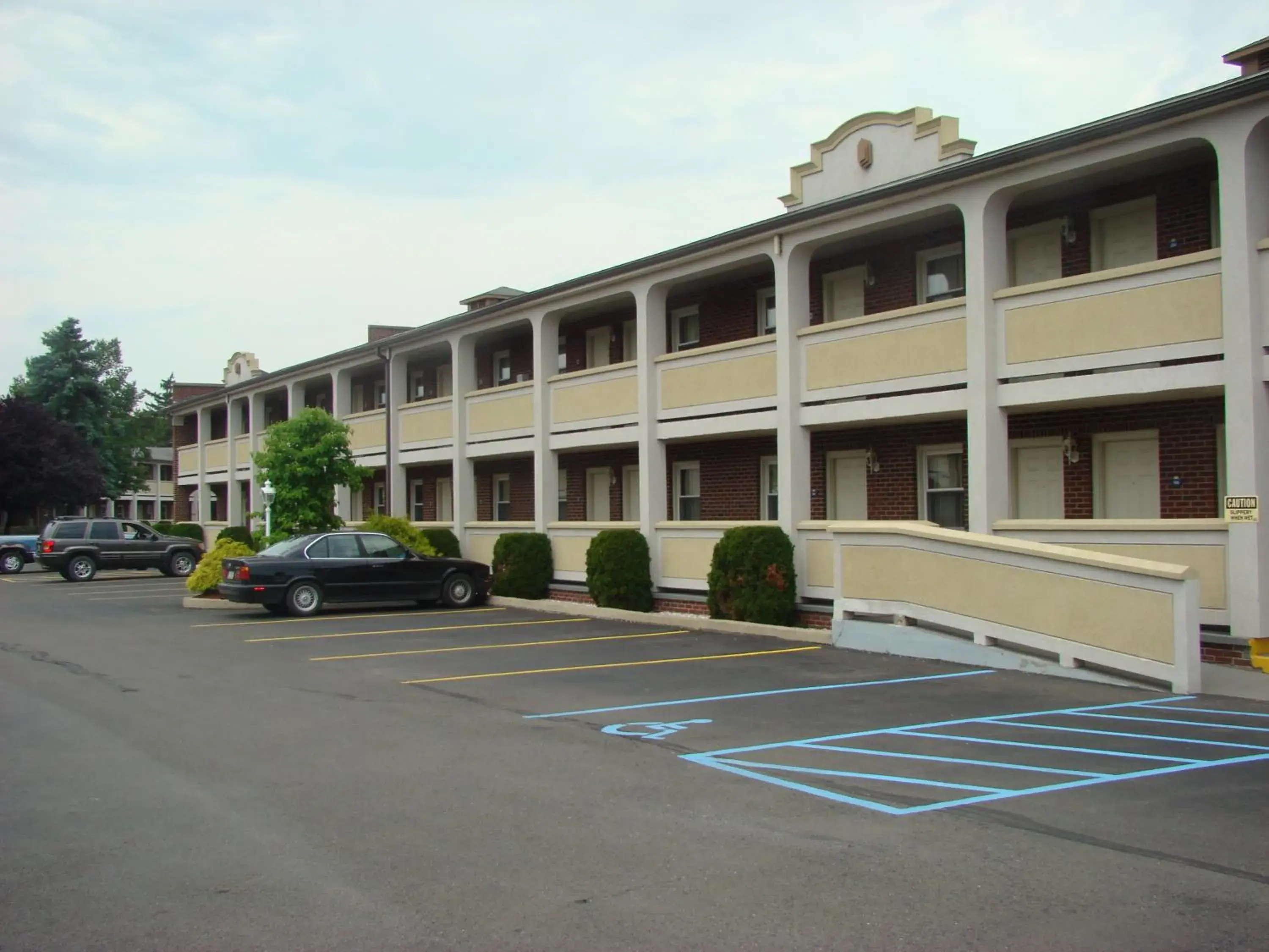 Property Building in Aderi Hotel Near Bucknell University