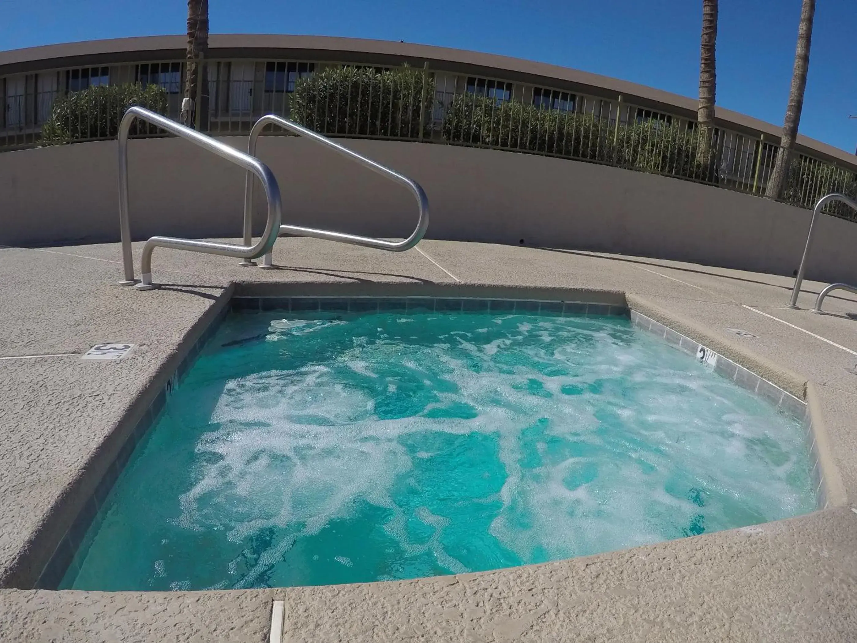 Hot Tub, Swimming Pool in Americas Best Value Inn Blythe