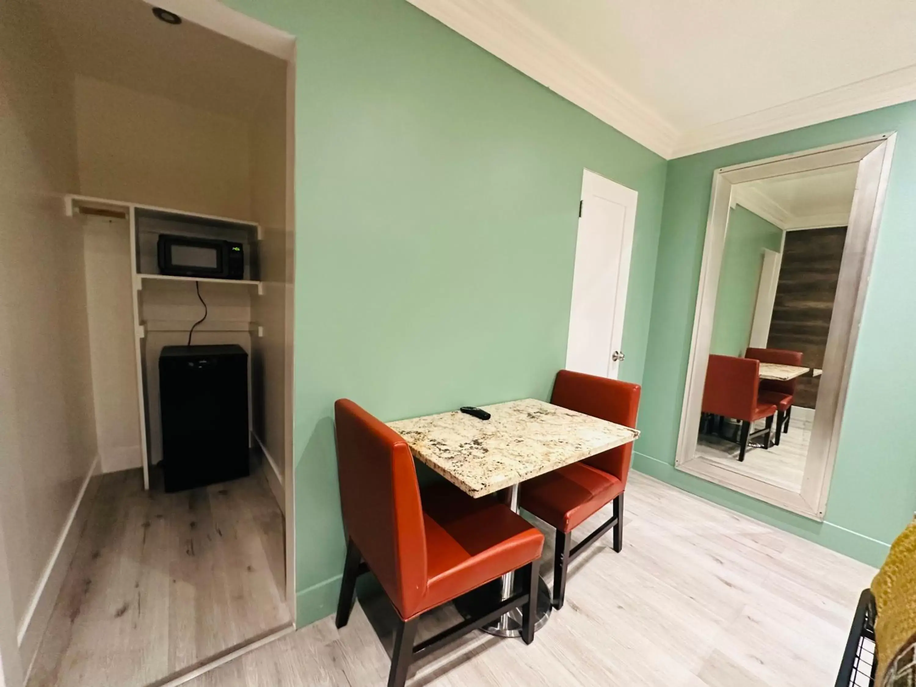 Dining Area in Casa Blanca Inn & Suites Whittier