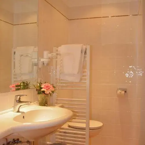 Bathroom in Pertschy Palais Hotel