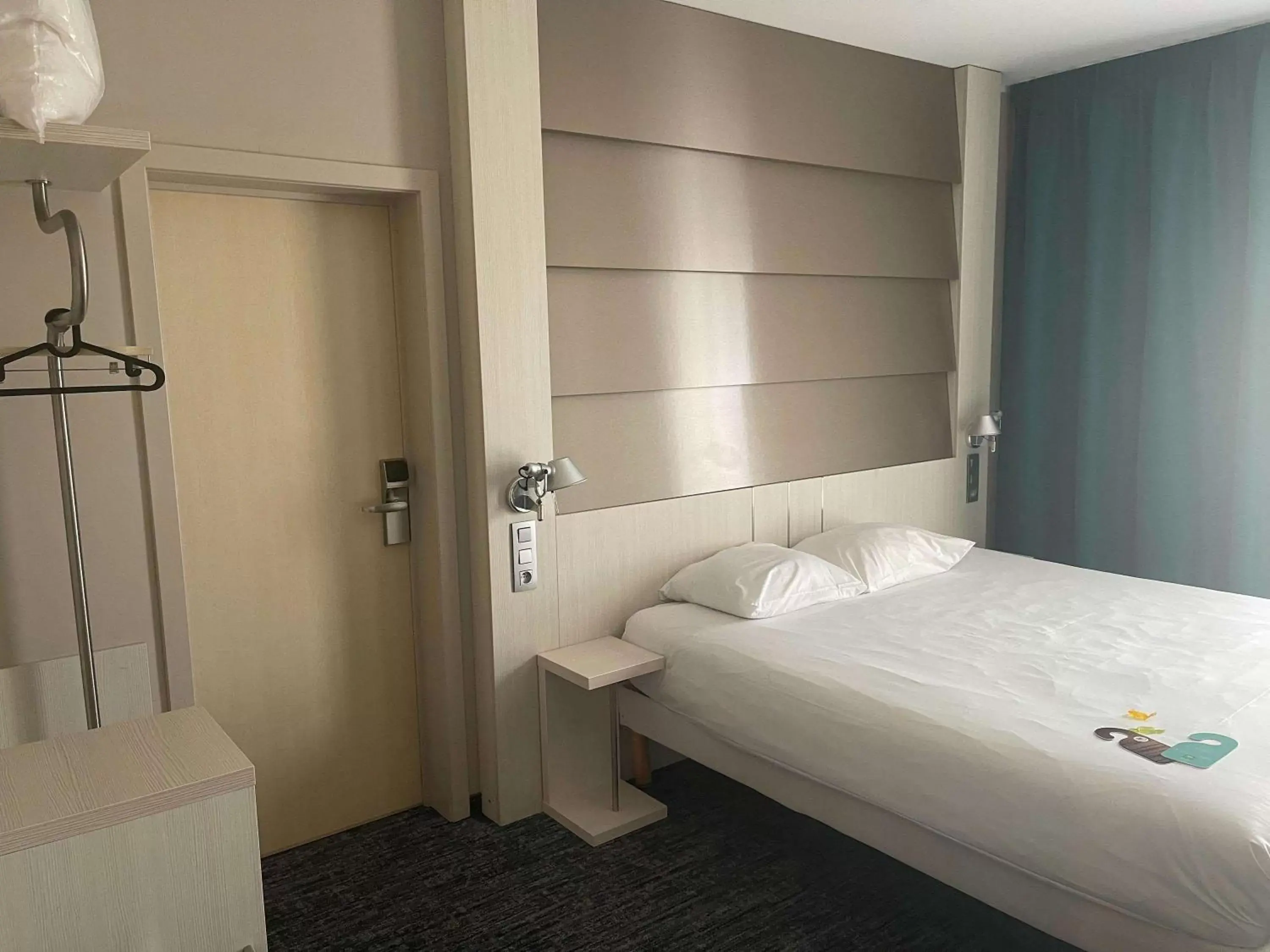 Bedroom, Bed in ibis Styles Nivelles