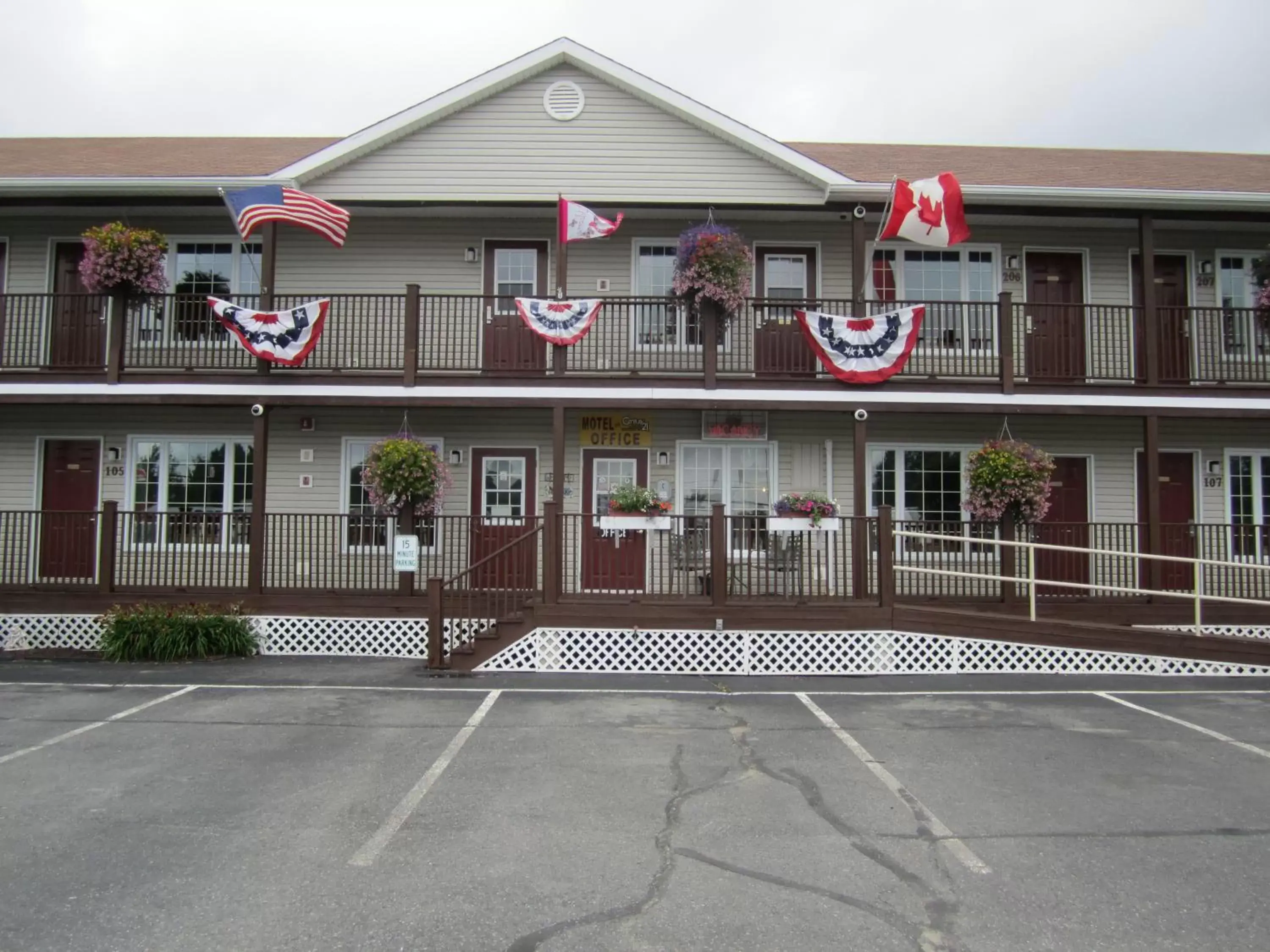 Balcony/Terrace, Property Building in Bishops Country Inn Motel