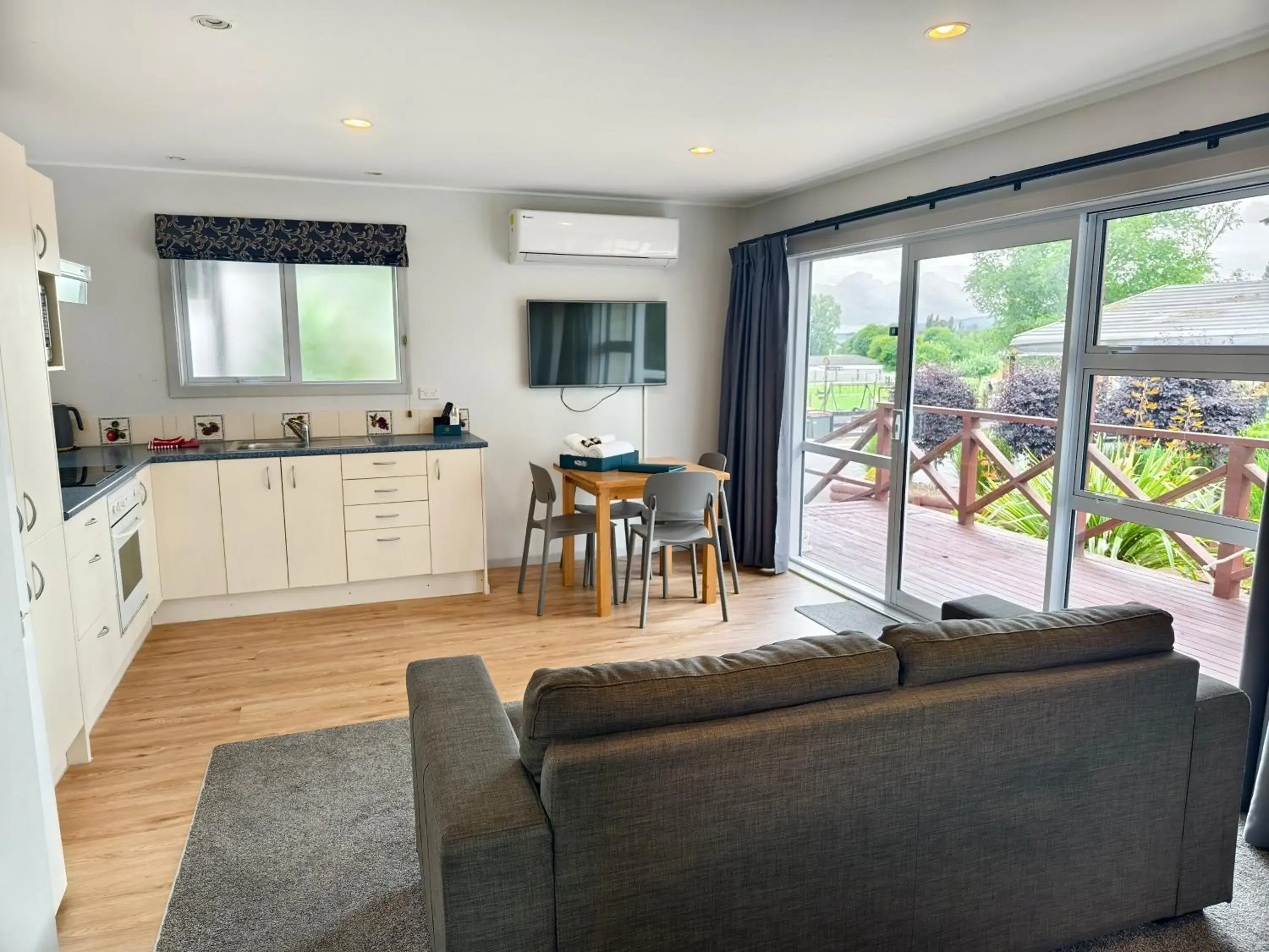 Living room, Seating Area in Rotorua Hideaway Lodge