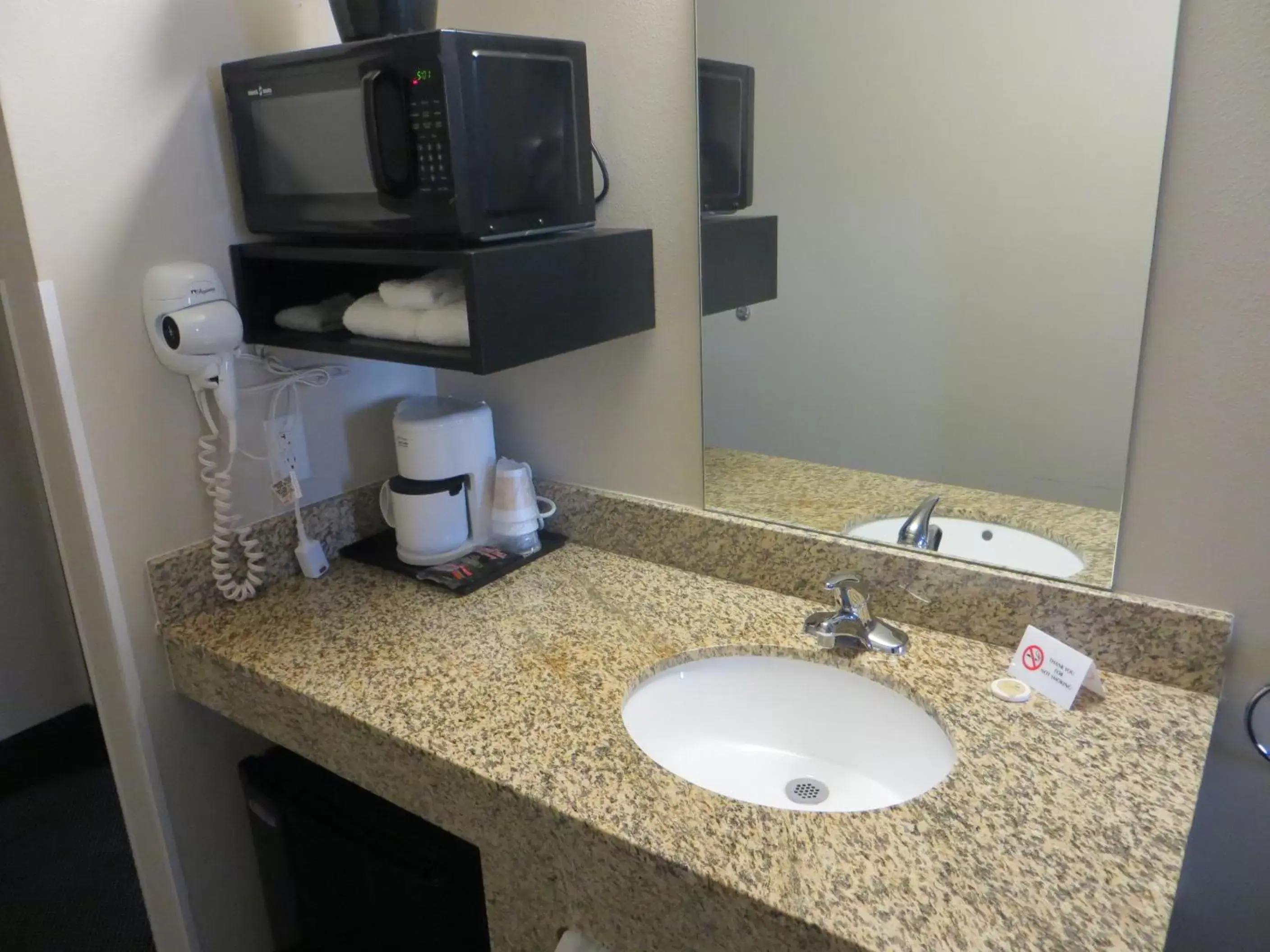 Deluxe Double Room - Mobility Access/Non-Smoking in Baymont by Wyndham Glenwood Deluxe Double Room - Mobility Access/Non-Smoking in Baymont by Wyndham Glenwood