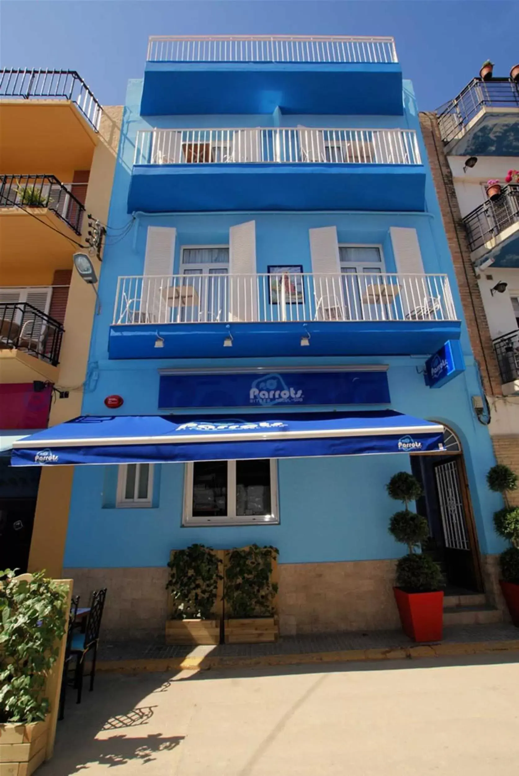 Facade/entrance, Property Building in Parrots Sitges Hotel