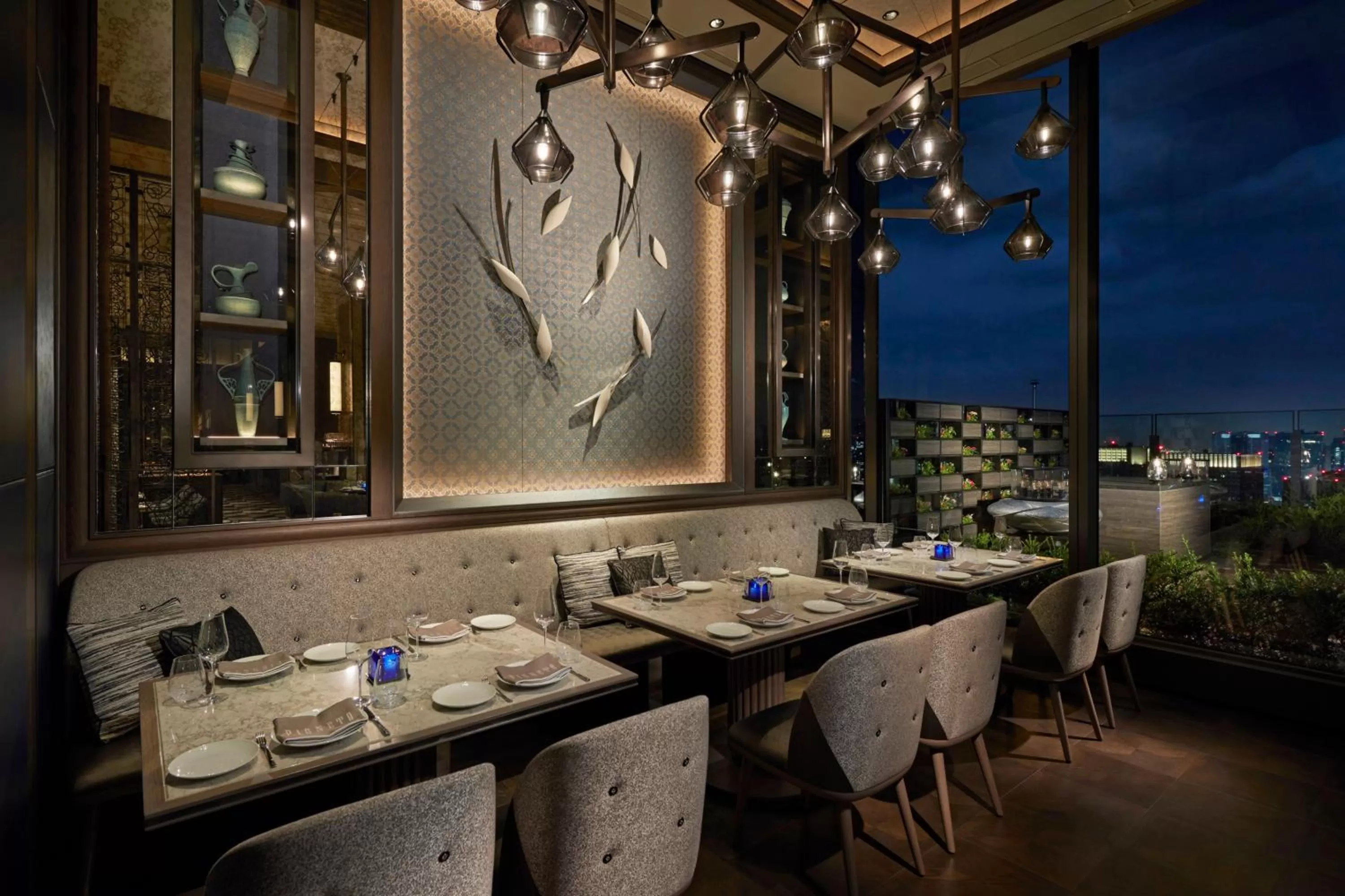 Restaurant/places to eat in Four Seasons Hotel Tokyo at Otemachi