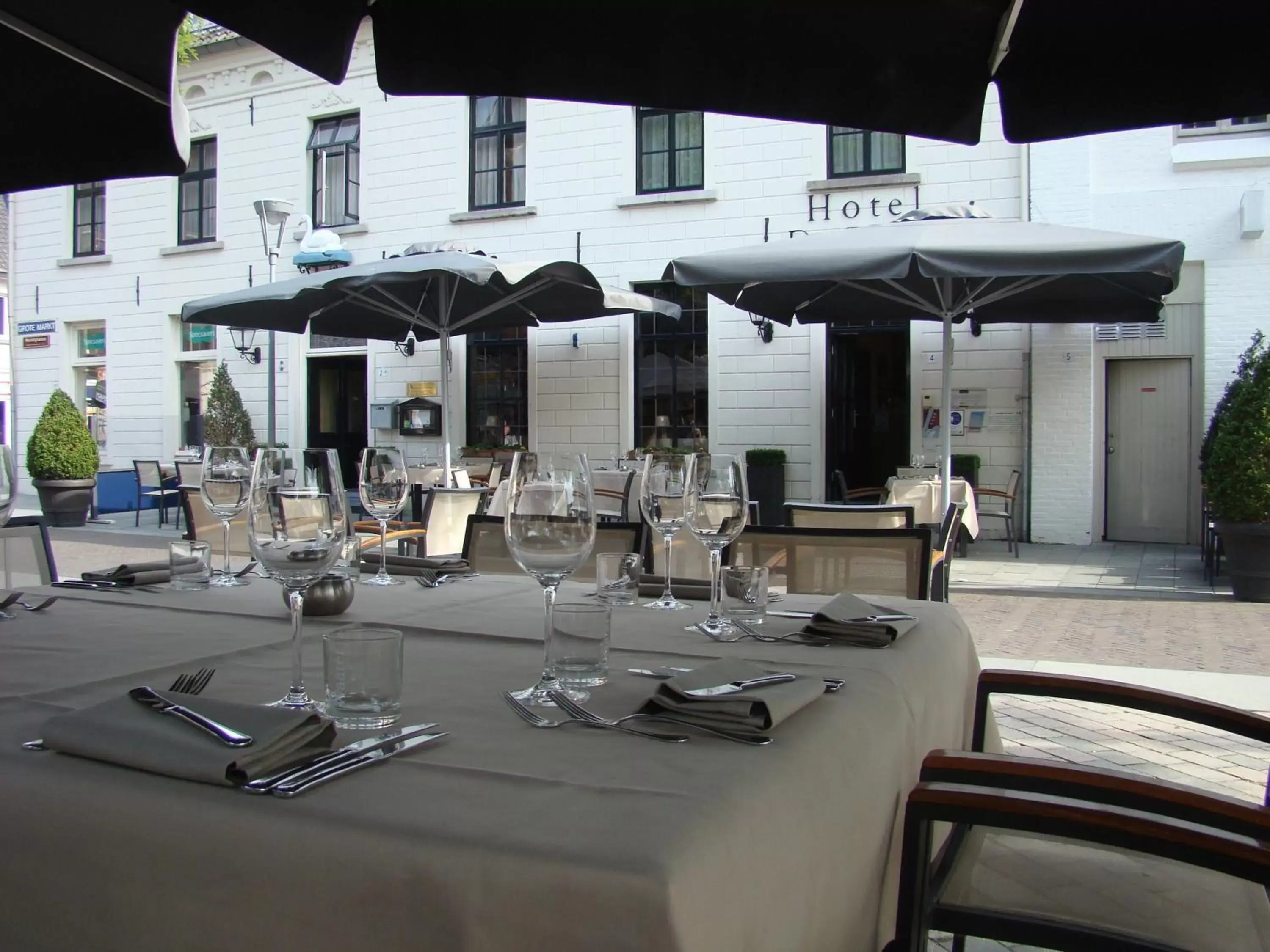 Food and drinks, Restaurant/Places to Eat in Hotel & Brasserie de Zwaan Venray